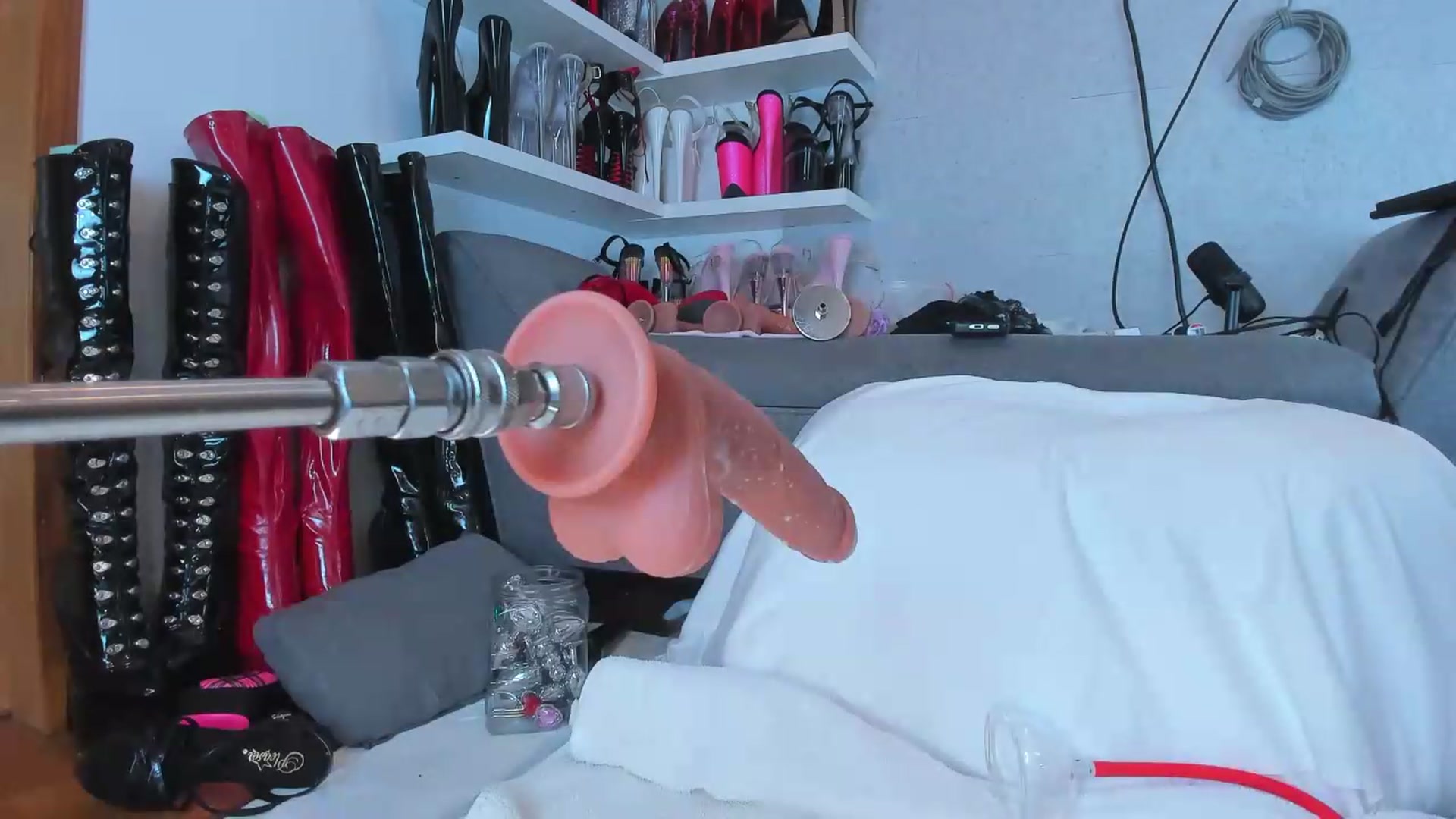 Gallery image thumbnail from KinkyMarisol's myfreecams stream on, 08/14/2026, 19:42 image 18 of 20