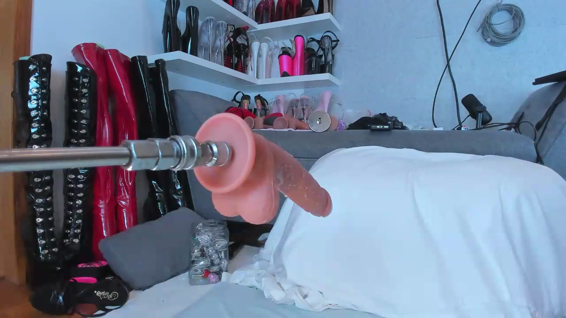 Gallery image thumbnail from KinkyMarisol's myfreecams stream on, 08/14/2026, 19:42 image 17 of 20