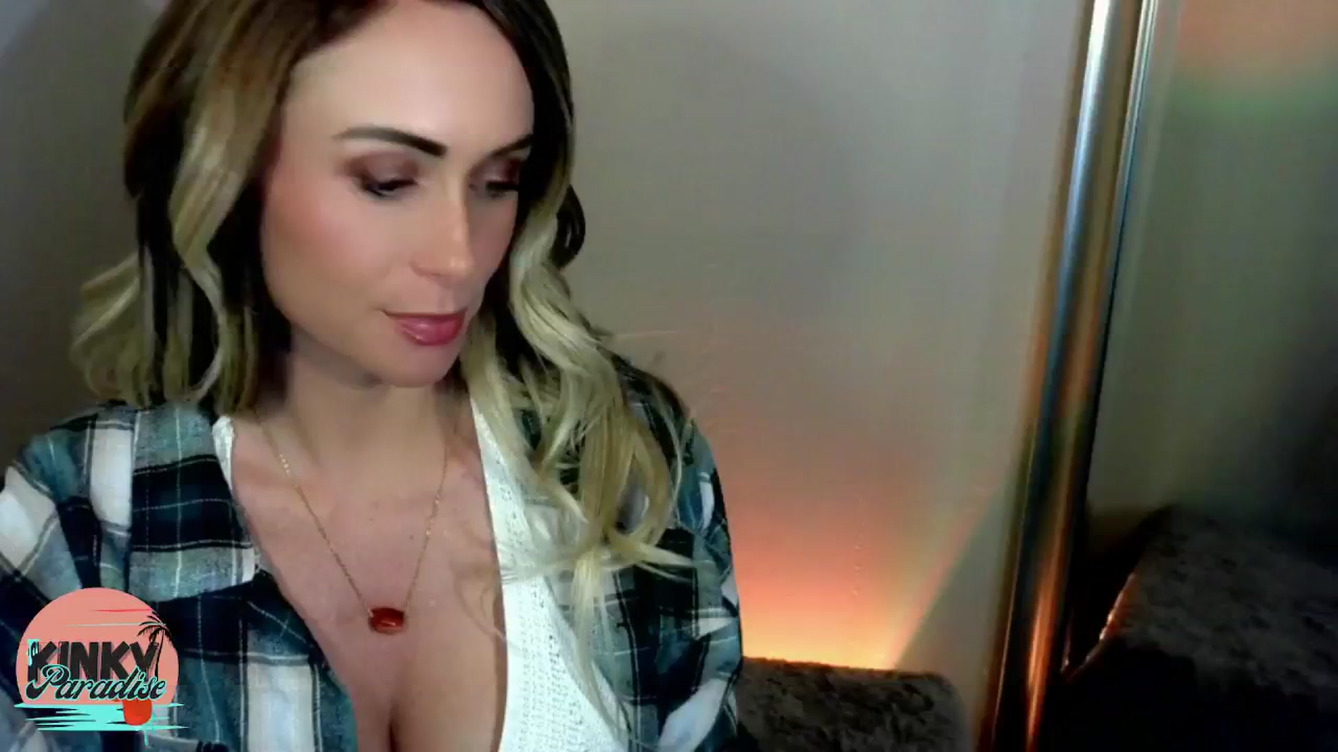 Gallery image thumbnail from KinkyParadise's myfreecams stream on, 11/30/2024, 15:39 image 3 of 20