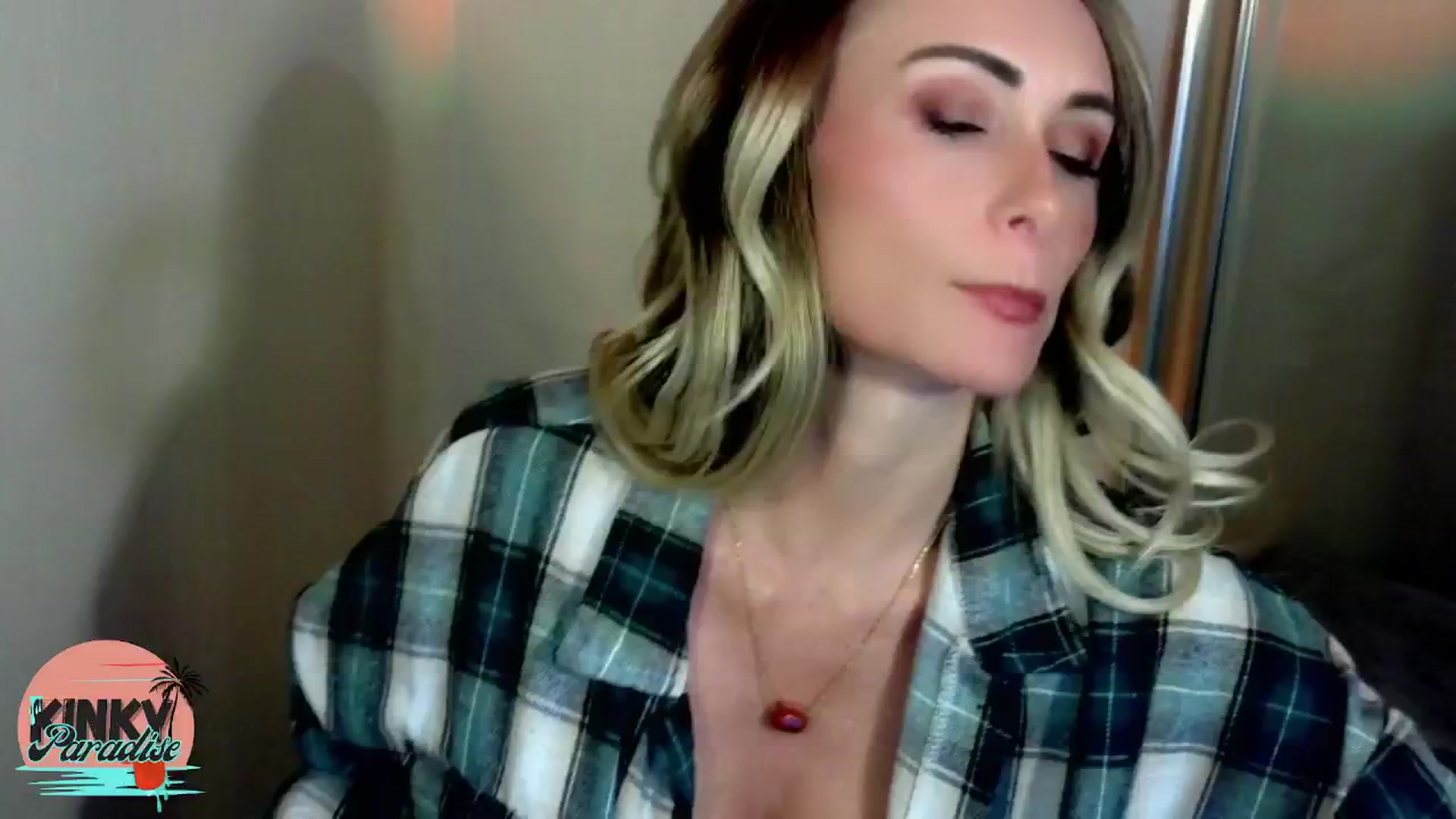 Gallery image thumbnail from KinkyParadise's myfreecams stream on, 11/30/2024, 15:39 image 10 of 20