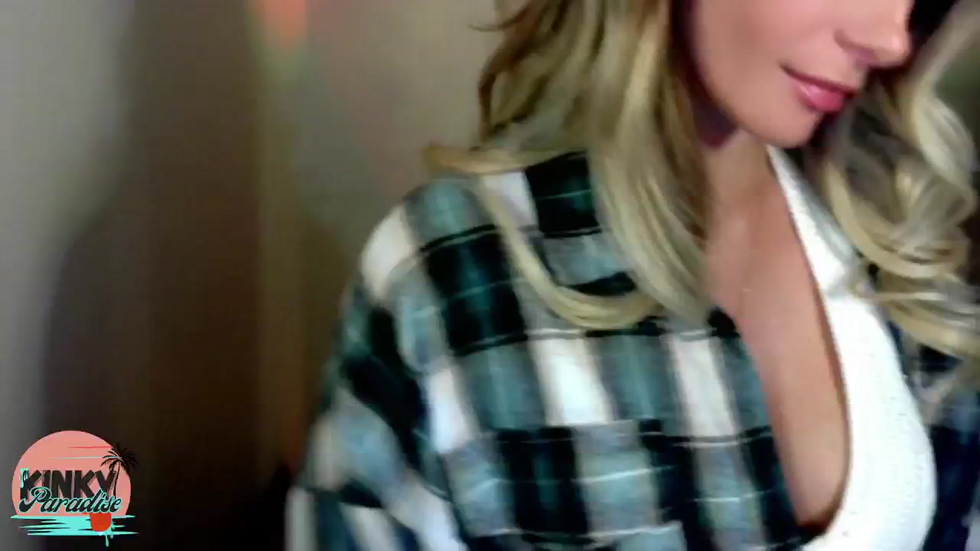 Gallery image thumbnail from KinkyParadise's myfreecams stream on, 11/30/2024, 17:49 image 10 of 20
