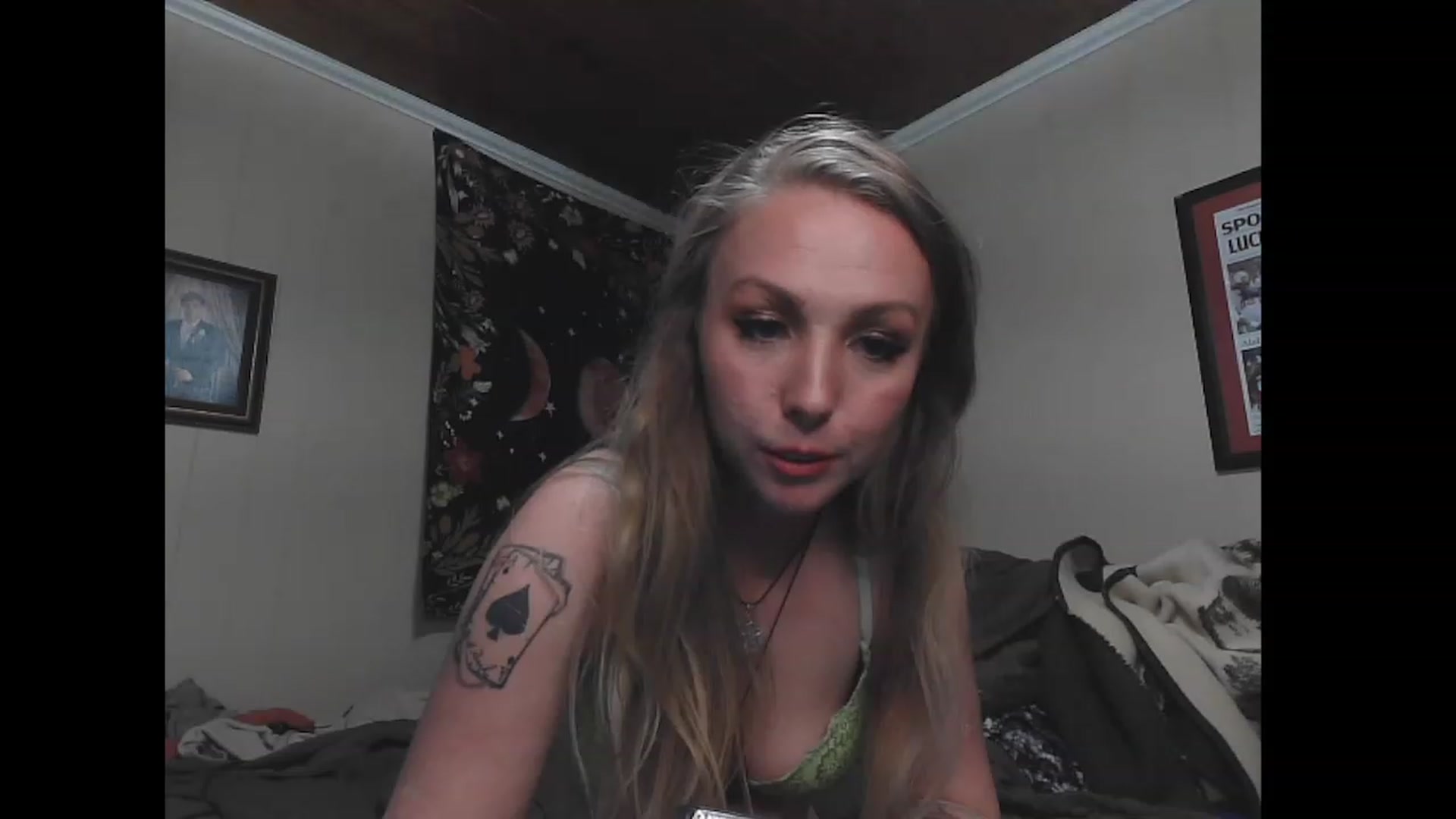 Gallery image thumbnail from KinkySapphire's myfreecams stream on, 11/22/2022, 01:30 image 17 of 20