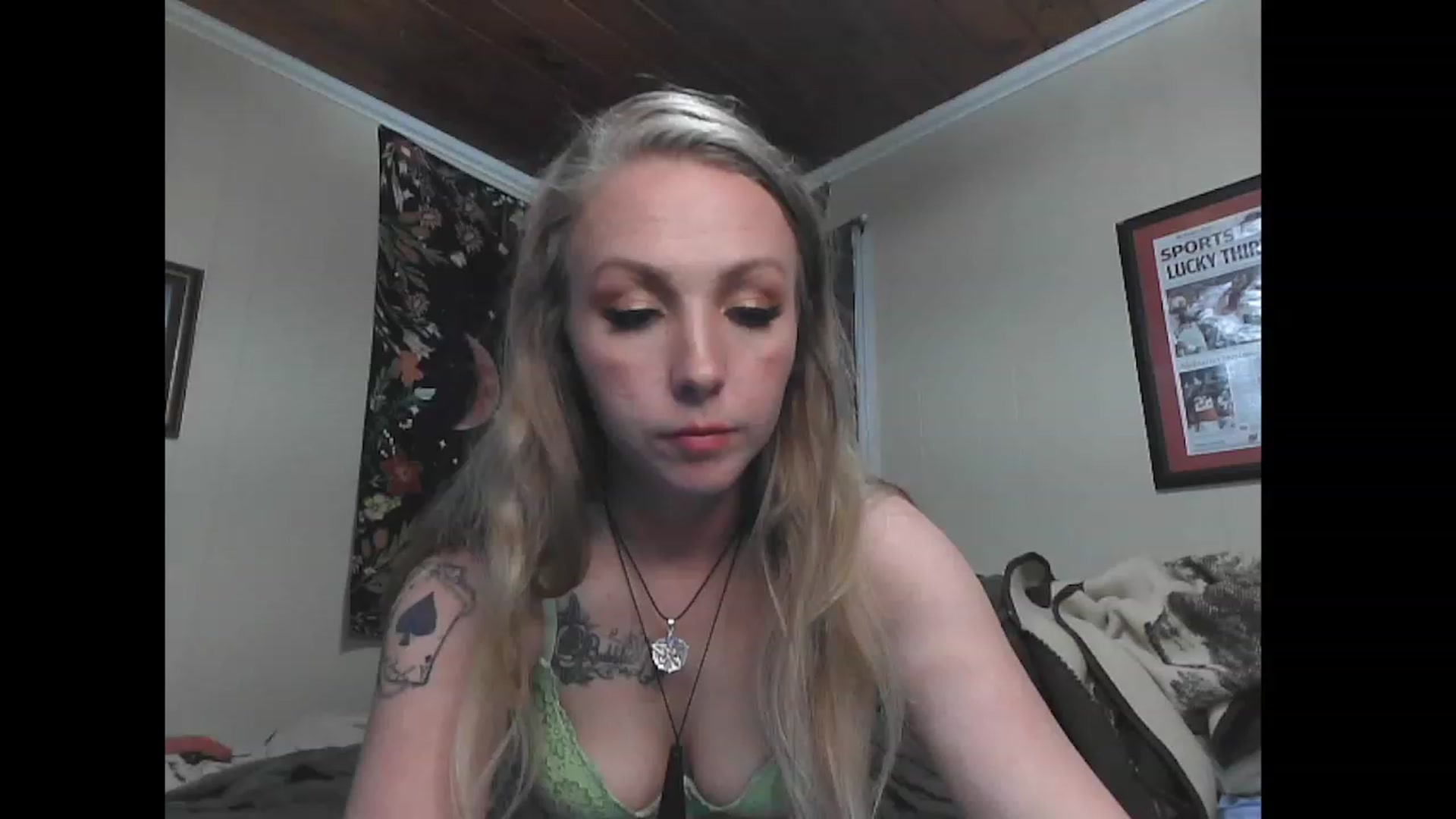 Gallery image thumbnail from KinkySapphire's myfreecams stream on, 11/22/2022, 01:30 image 5 of 20