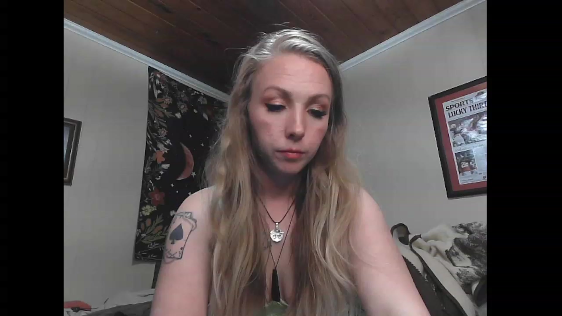 Gallery image thumbnail from KinkySapphire's myfreecams stream on, 11/22/2022, 01:30 image 1 of 20
