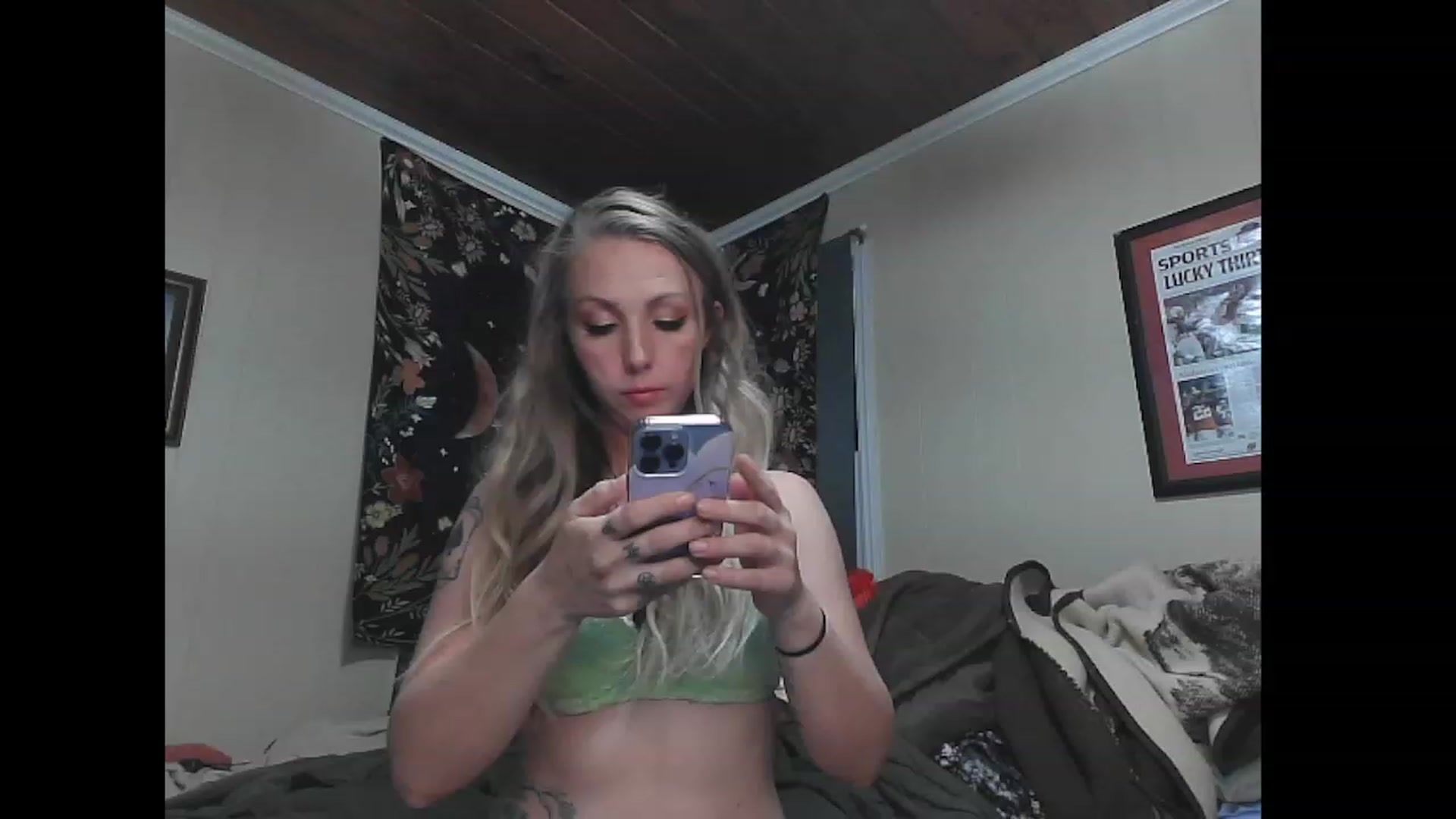 Gallery image thumbnail from KinkySapphire's myfreecams stream on, 11/22/2022, 01:30 image 6 of 20