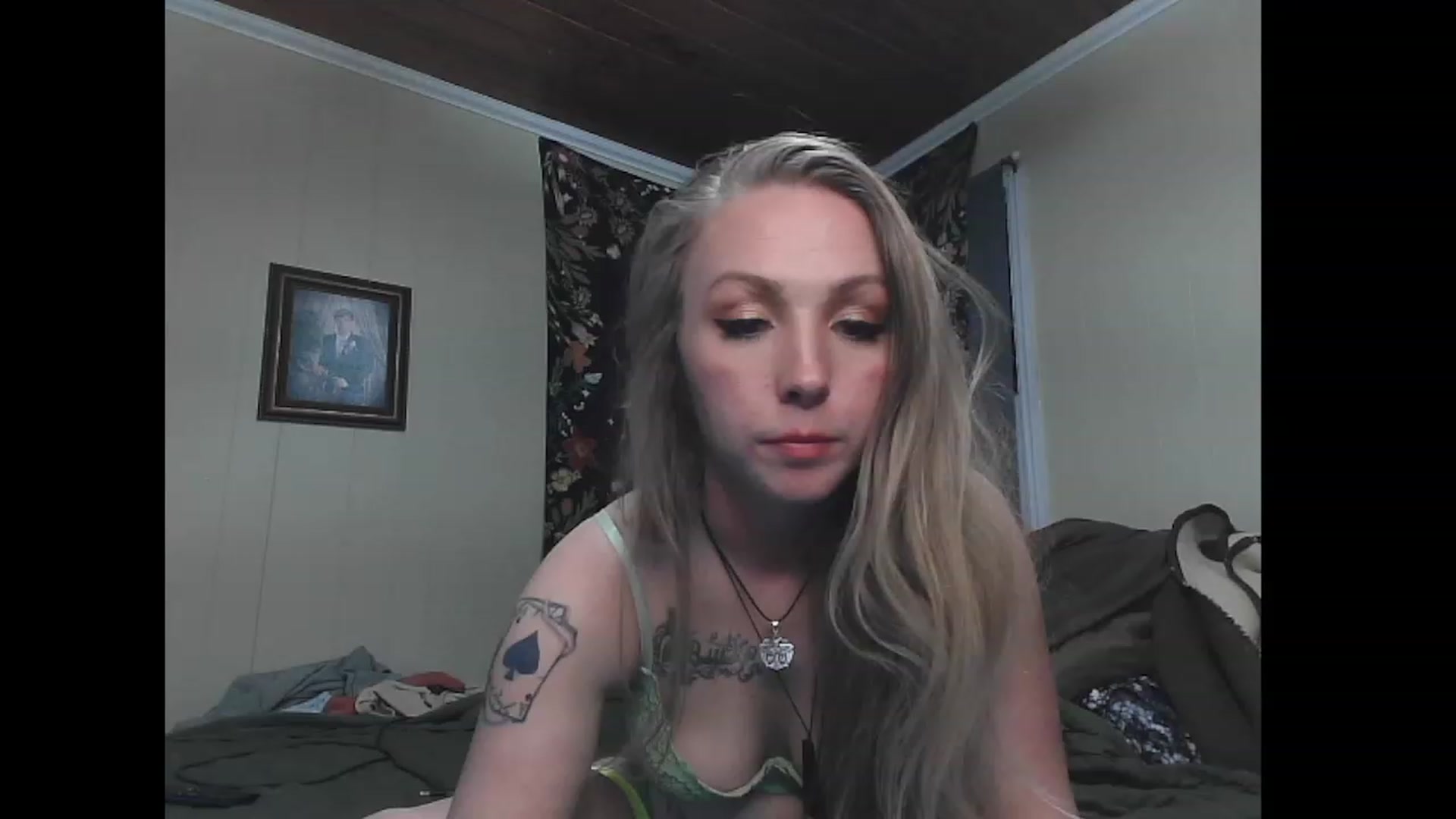 Gallery image thumbnail from KinkySapphire's myfreecams stream on, 11/22/2022, 01:50 image 3 of 20