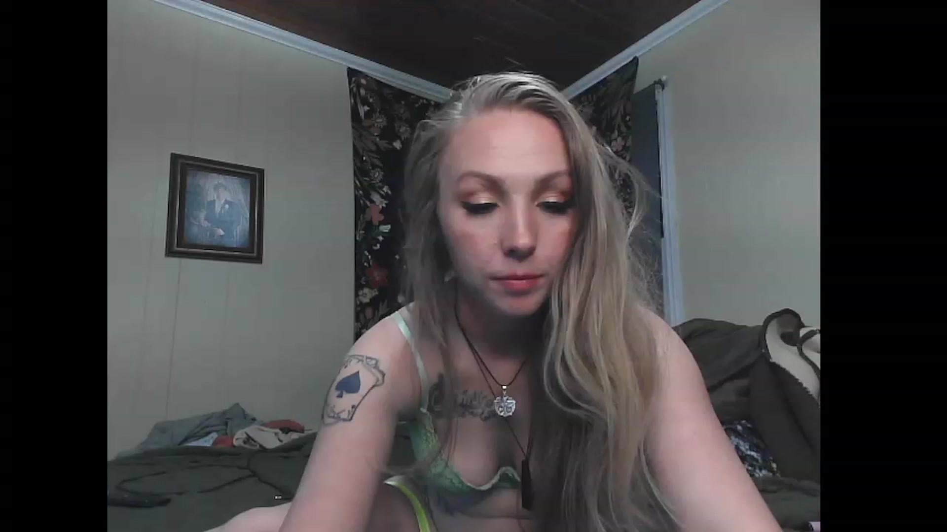 Gallery image thumbnail from KinkySapphire's myfreecams stream on, 11/22/2022, 01:50 image 2 of 20