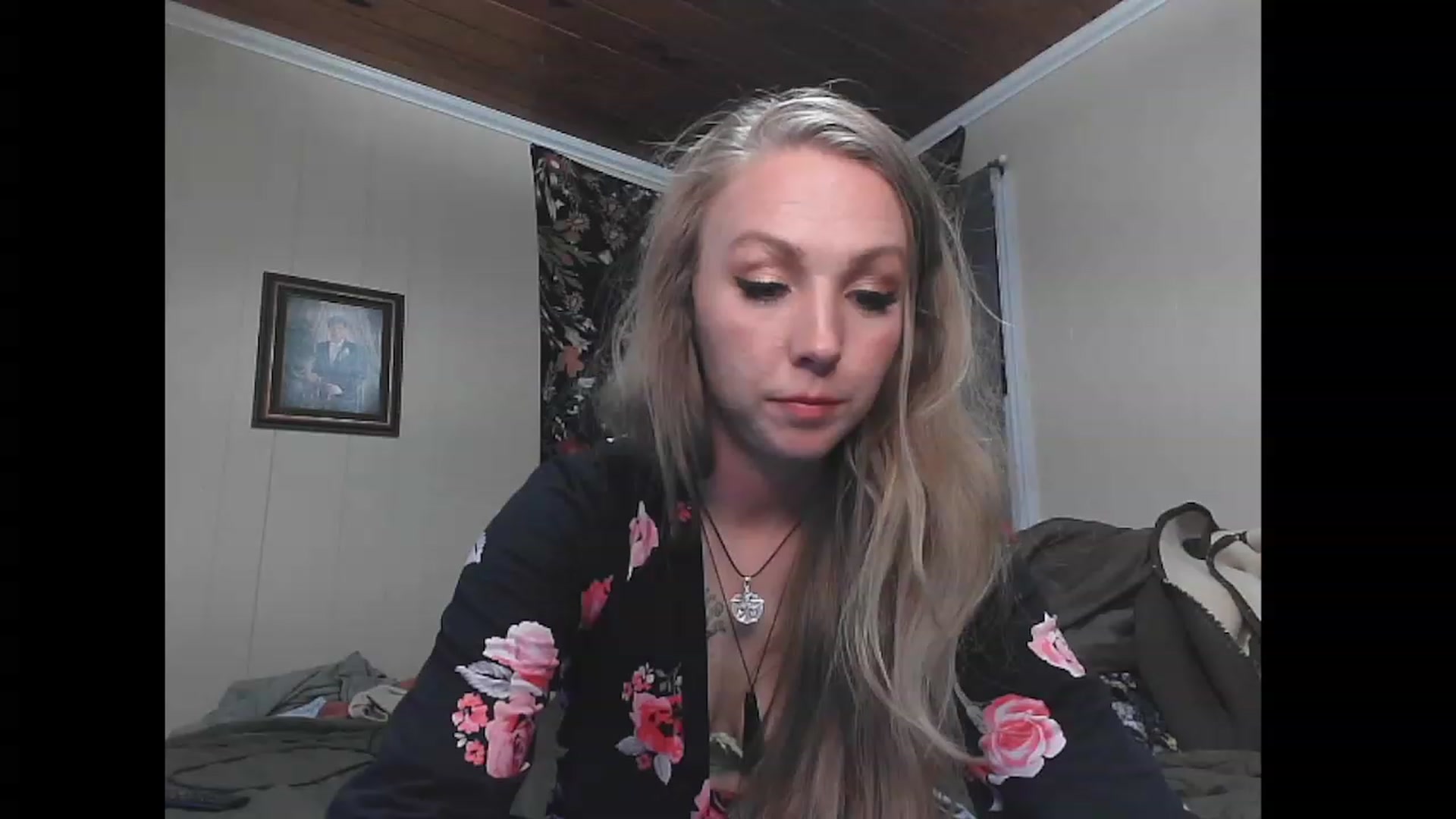 Gallery image thumbnail from KinkySapphire's myfreecams stream on, 11/22/2022, 01:50 image 10 of 20
