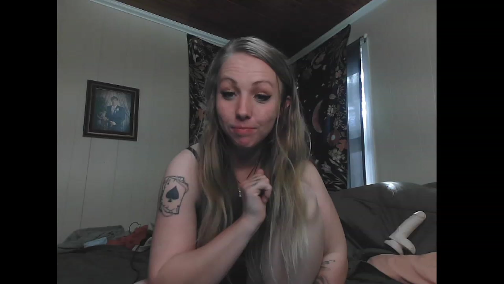 Gallery image thumbnail from KinkySapphire's myfreecams stream on, 11/22/2022, 16:44 image 6 of 20