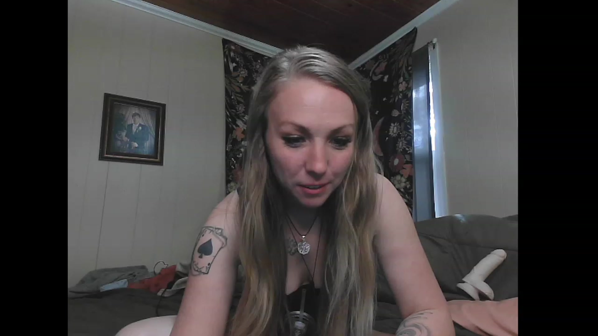 Gallery image thumbnail from KinkySapphire's myfreecams stream on, 11/22/2022, 16:44 image 11 of 20