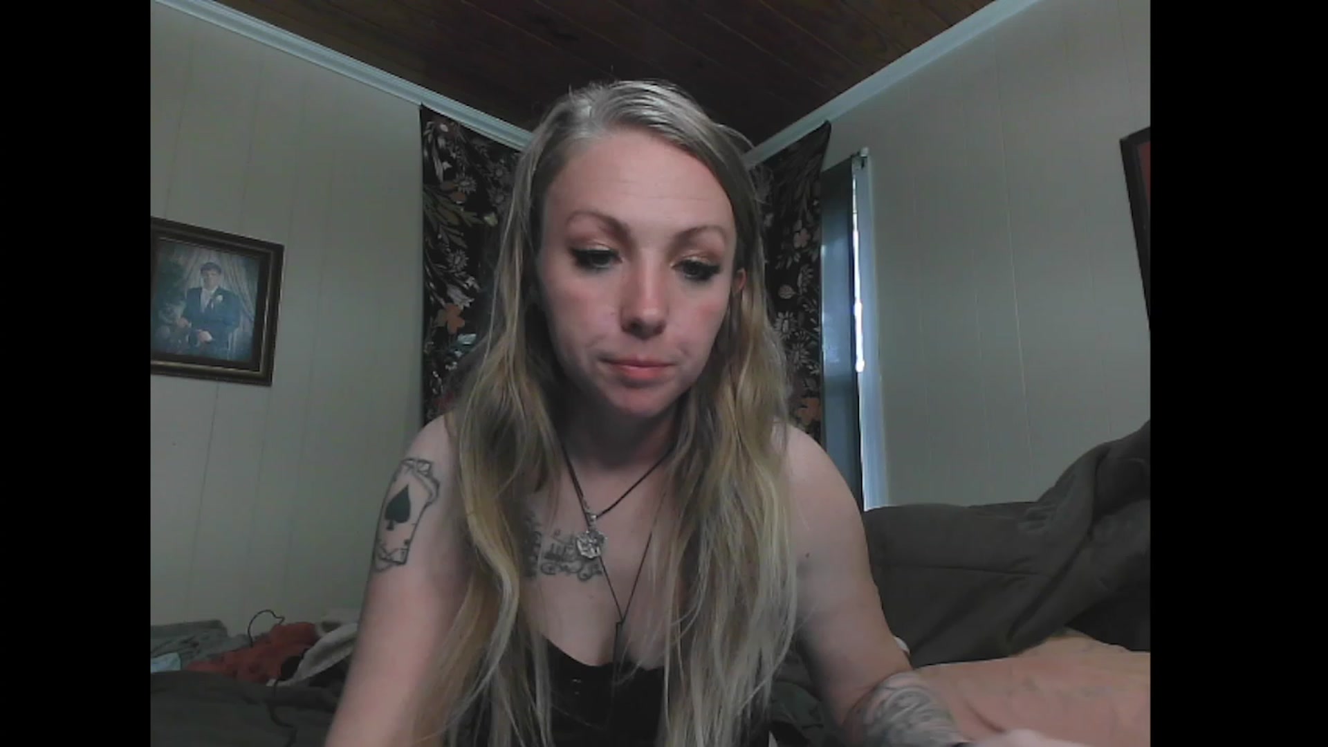 Gallery image thumbnail from KinkySapphire's myfreecams stream on, 11/22/2022, 17:27 image 18 of 20