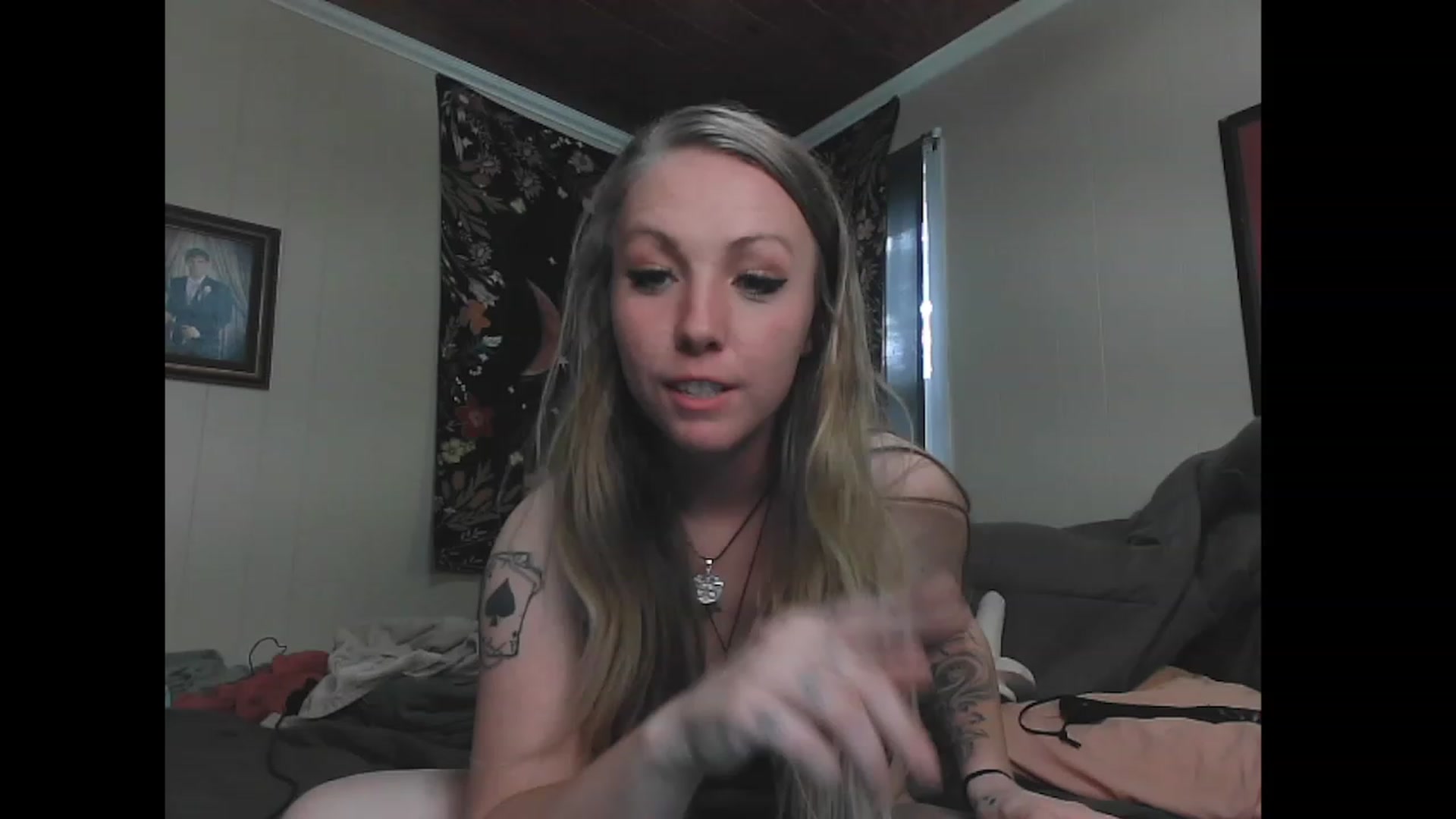 Gallery image thumbnail from KinkySapphire's myfreecams stream on, 11/22/2022, 17:27 image 14 of 20
