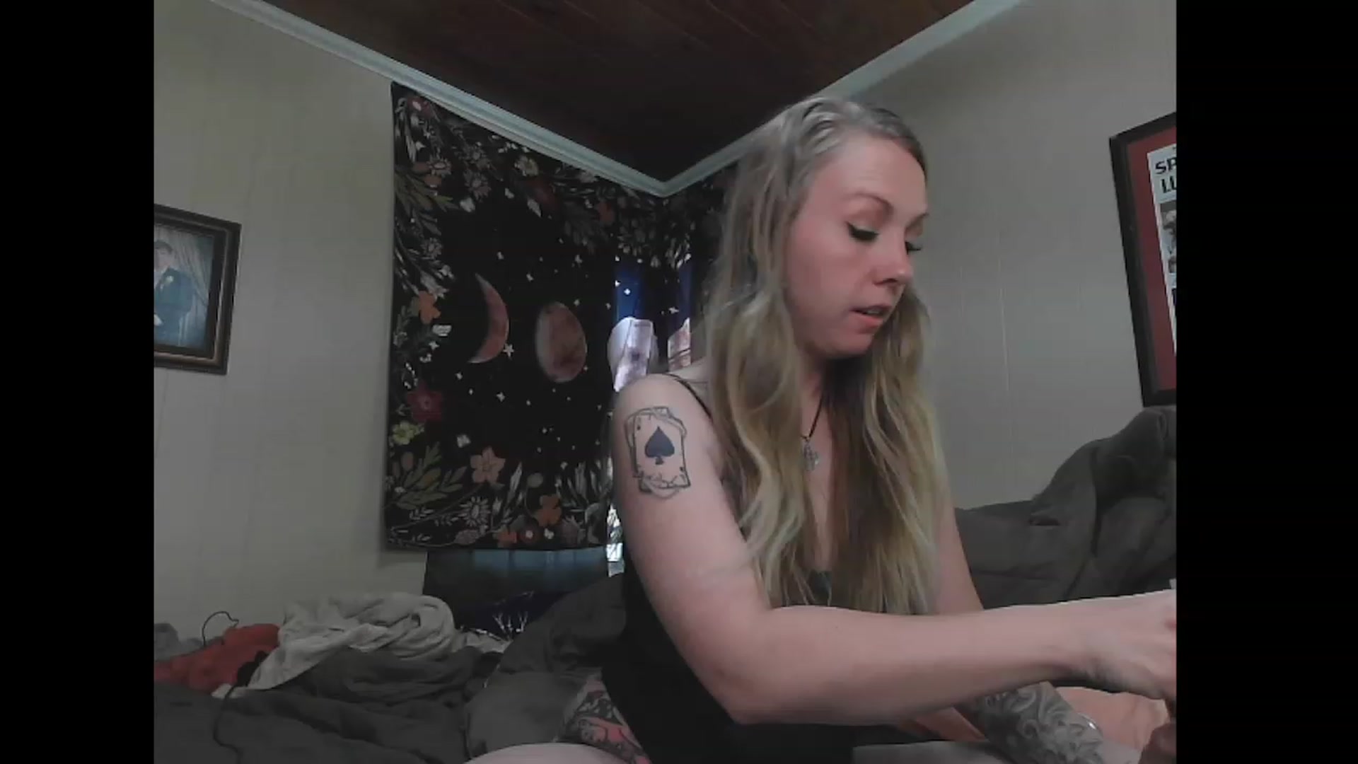 Gallery image thumbnail from KinkySapphire's myfreecams stream on, 11/22/2022, 17:27 image 7 of 20