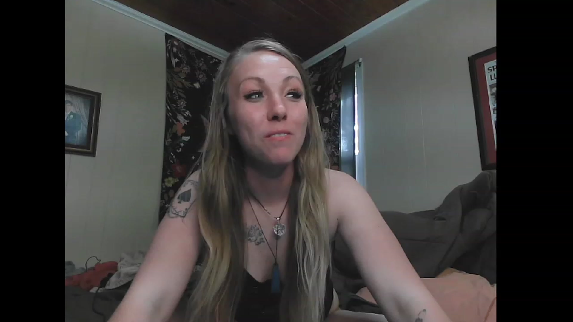 Gallery image thumbnail from KinkySapphire's myfreecams stream on, 11/22/2022, 17:27 image 6 of 20