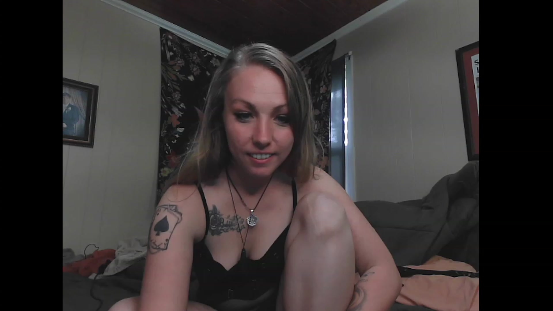 Gallery image thumbnail from KinkySapphire's myfreecams stream on, 11/22/2022, 17:27 image 9 of 20