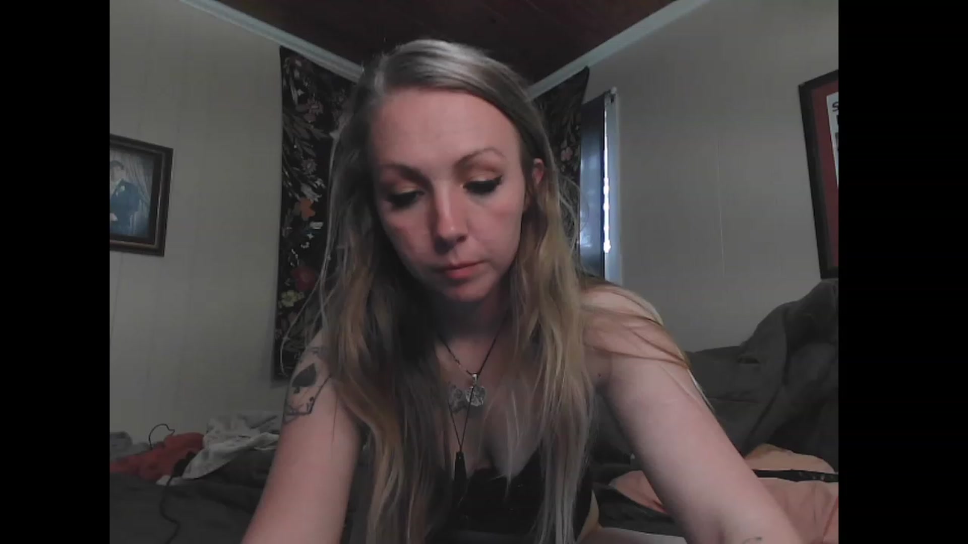 Gallery image thumbnail from KinkySapphire's myfreecams stream on, 11/22/2022, 17:27 image 10 of 20