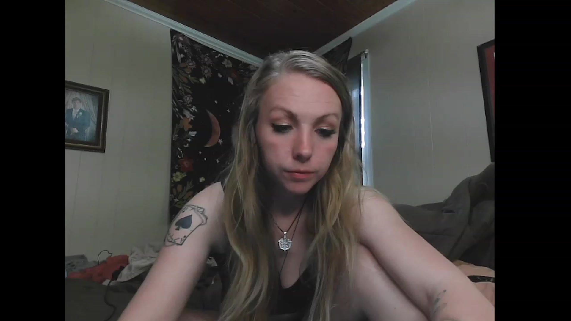 Gallery image thumbnail from KinkySapphire's myfreecams stream on, 11/22/2022, 17:27 image 12 of 20