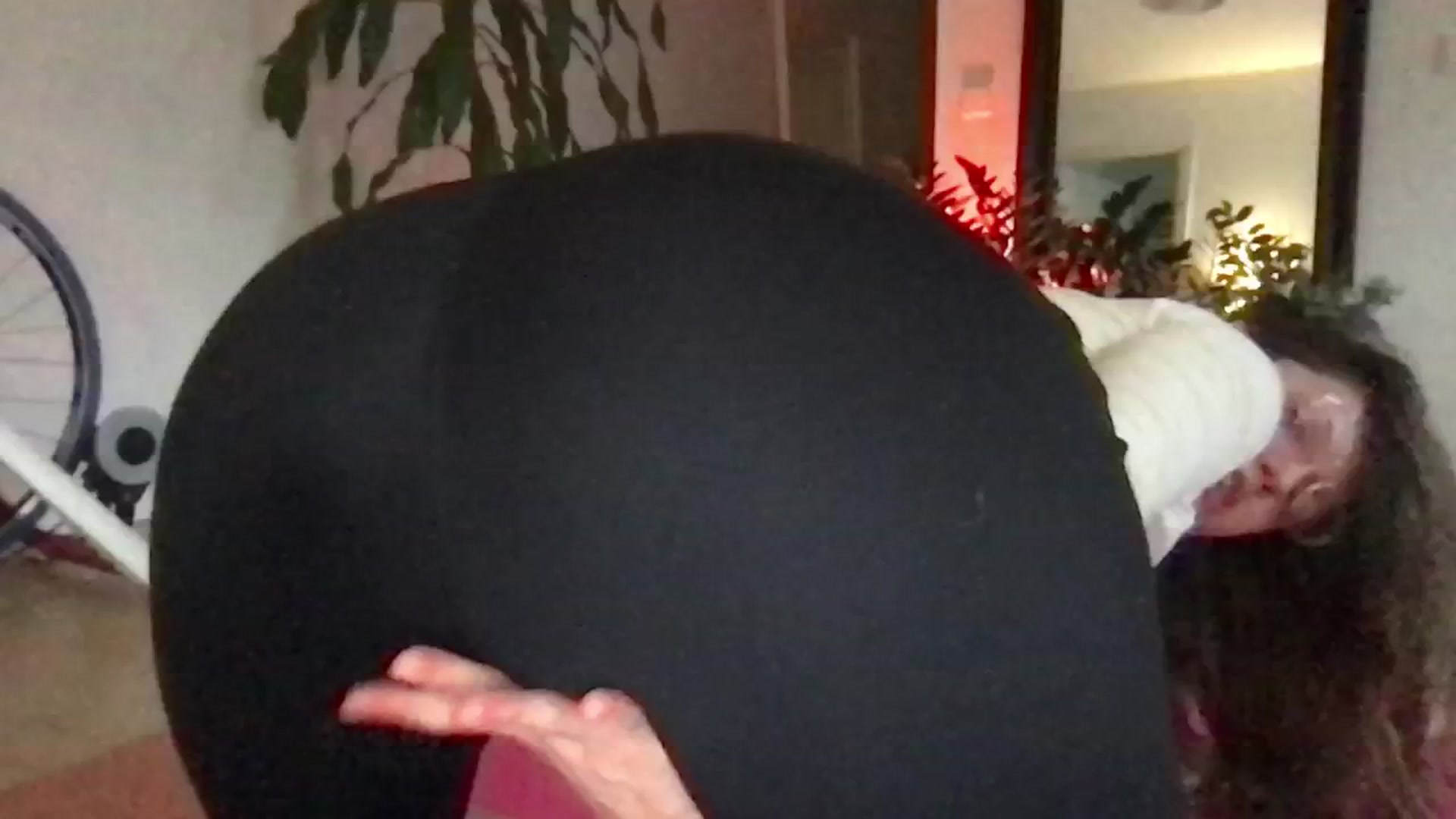 Gallery image thumbnail from Kinky_orange's myfreecams stream on, 12/18/2024, 12:27 image 16 of 20