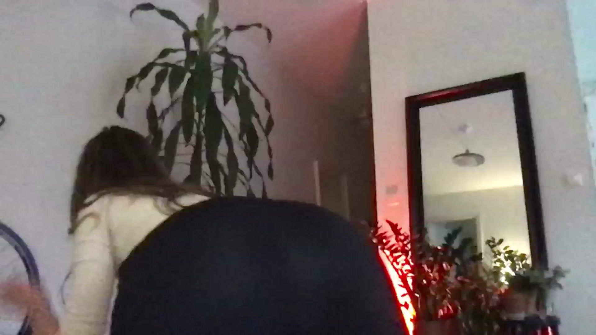 Gallery image thumbnail from Kinky_orange's myfreecams stream on, 12/18/2024, 12:27 image 13 of 20