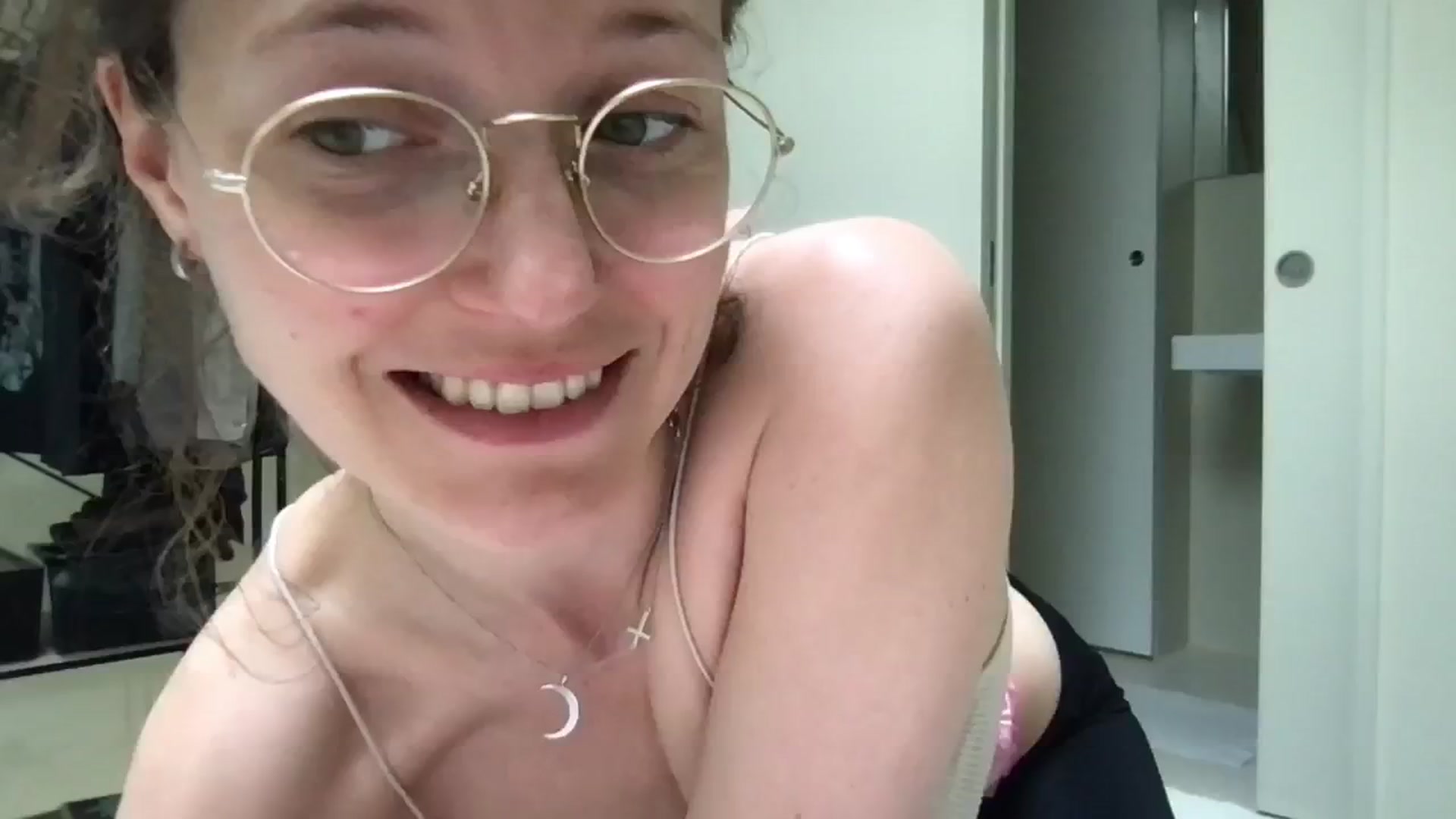 Gallery image thumbnail from Kinky_orange's myfreecams stream on, 01/24/2025, 14:08 image 5 of 20