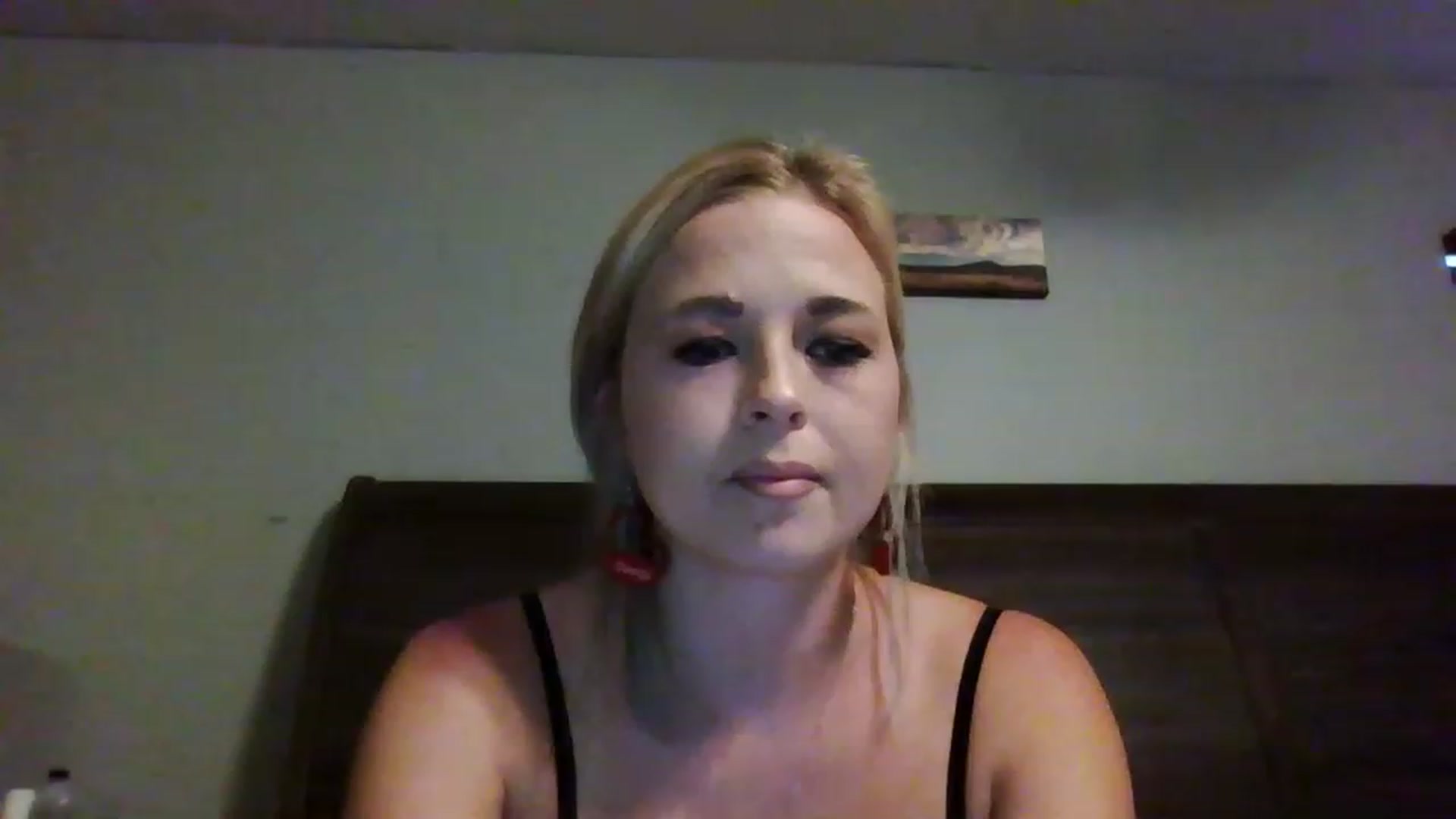 Gallery image thumbnail from Kinkykatie2's myfreecams stream on, 11/14/2022, 17:57 image 16 of 20