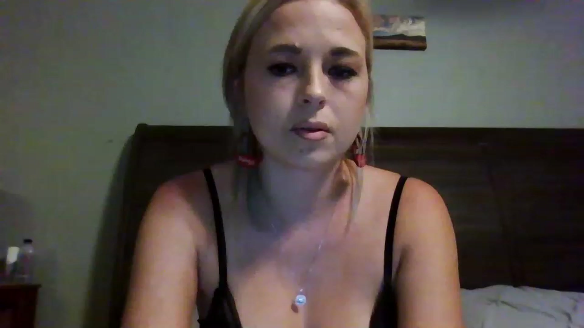 Gallery image thumbnail from Kinkykatie2's myfreecams stream on, 11/14/2022, 17:57 image 13 of 20