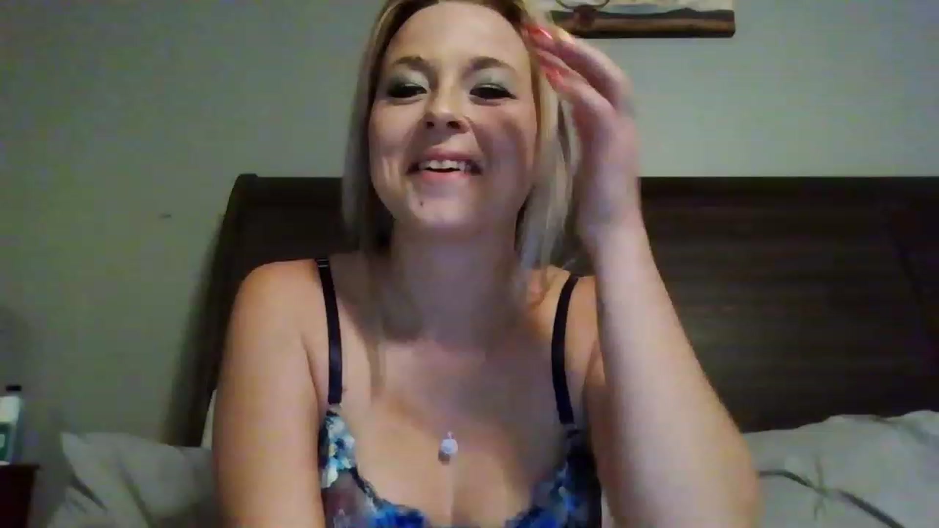 Gallery image thumbnail from Kinkykatie2's myfreecams stream on, 12/01/2022, 18:50 image 6 of 20