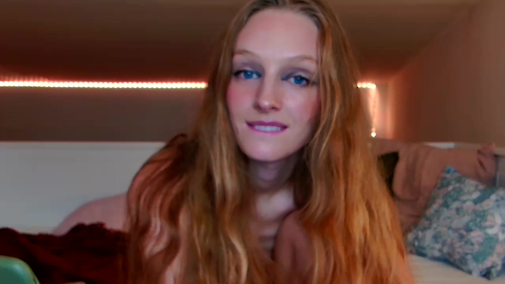 Gallery image thumbnail from Kinkywander's myfreecams stream on, 11/20/2022, 18:31 image 7 of 20