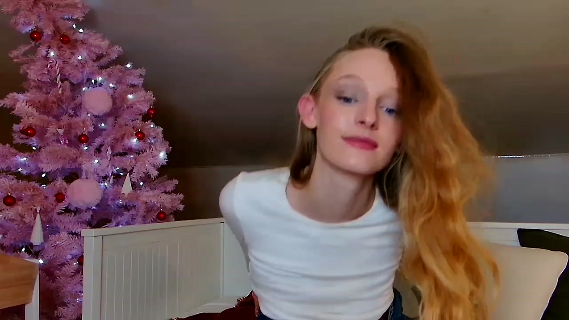 Gallery image thumbnail from Kinkywander's myfreecams stream on, 11/27/2022, 16:51 image 12 of 20