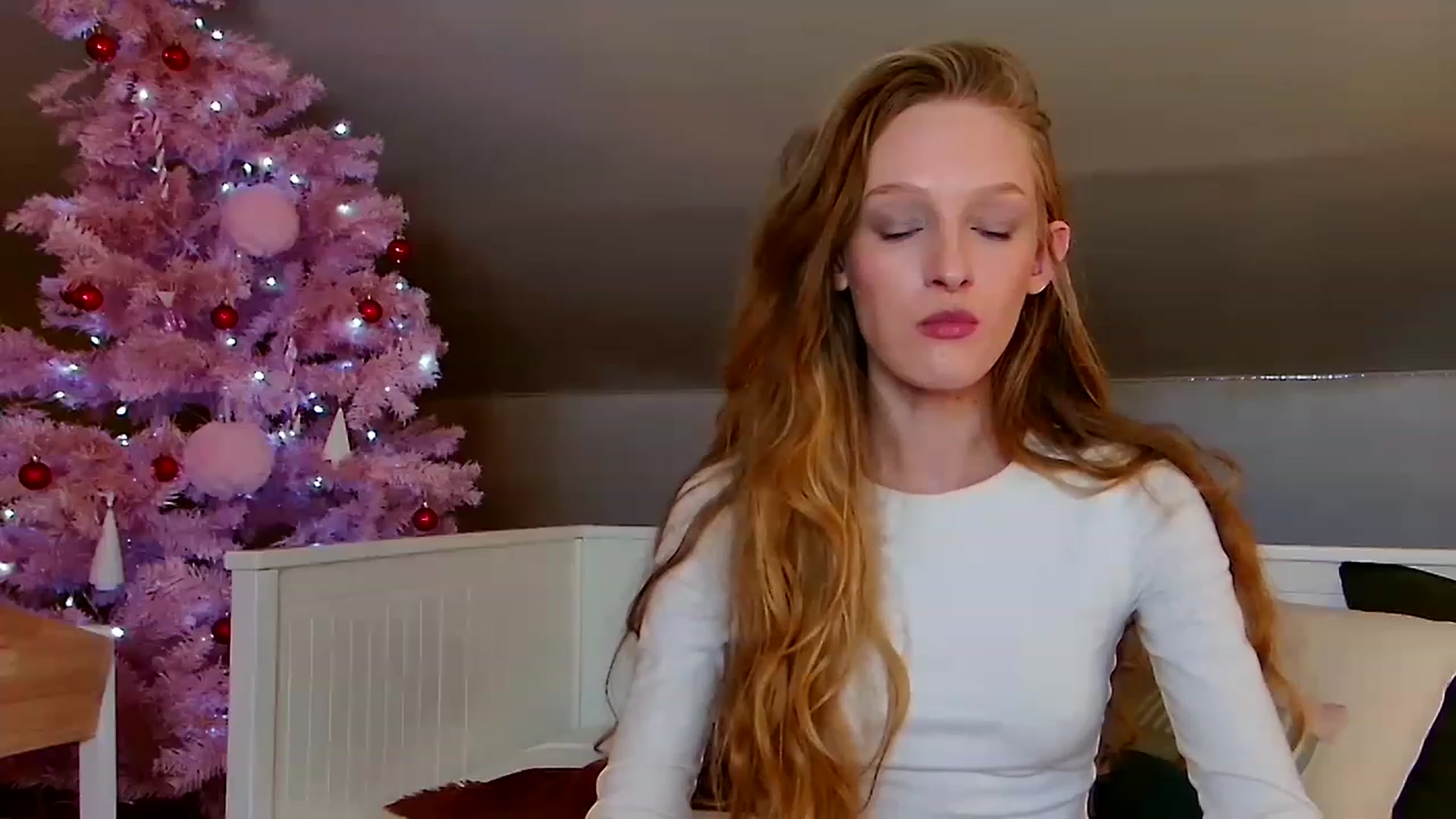 Gallery image thumbnail from Kinkywander's myfreecams stream on, 11/27/2022, 18:51 image 18 of 20
