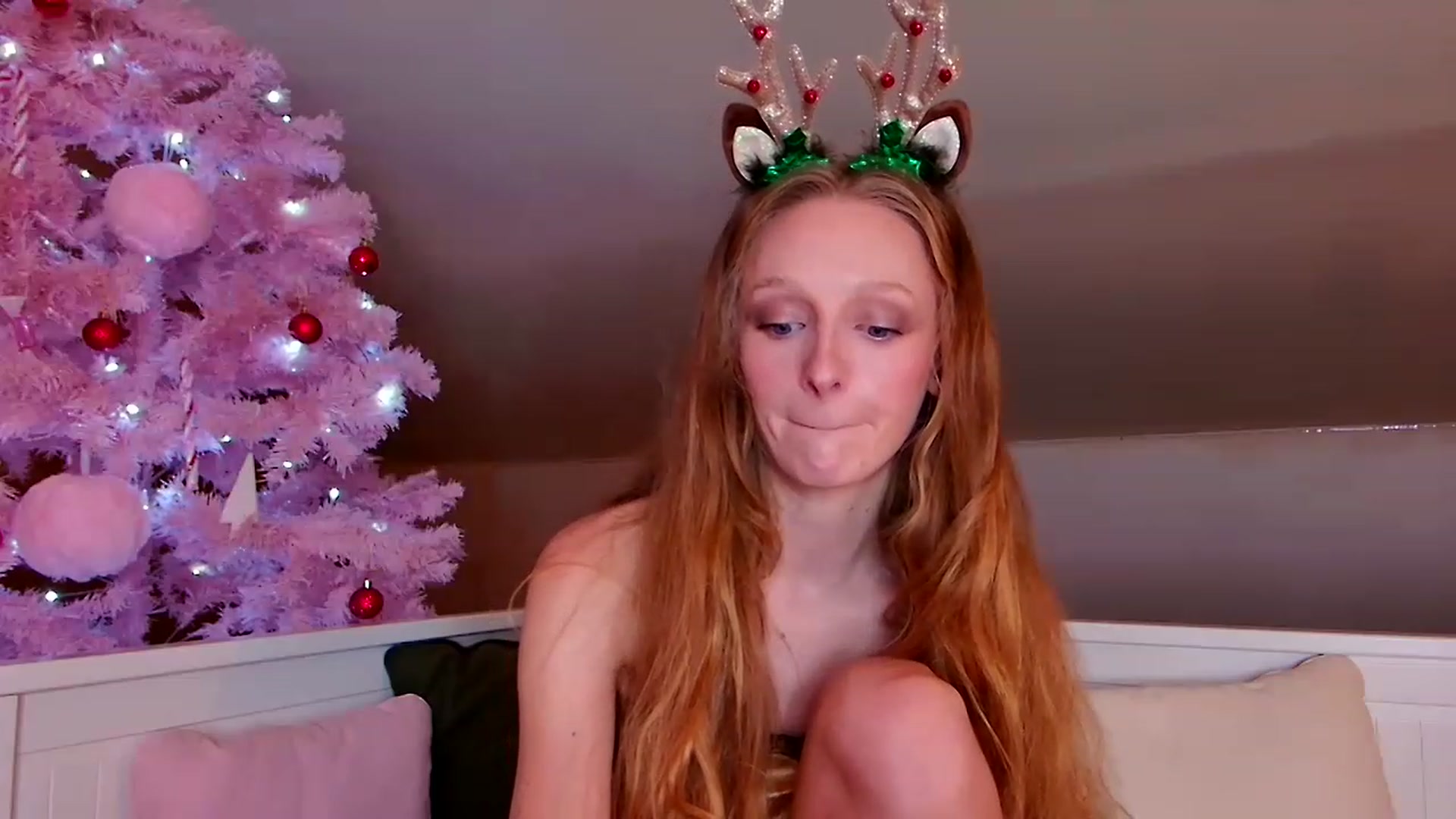 Gallery image thumbnail from Kinkywander's myfreecams stream on, 12/04/2022, 18:46 image 13 of 20