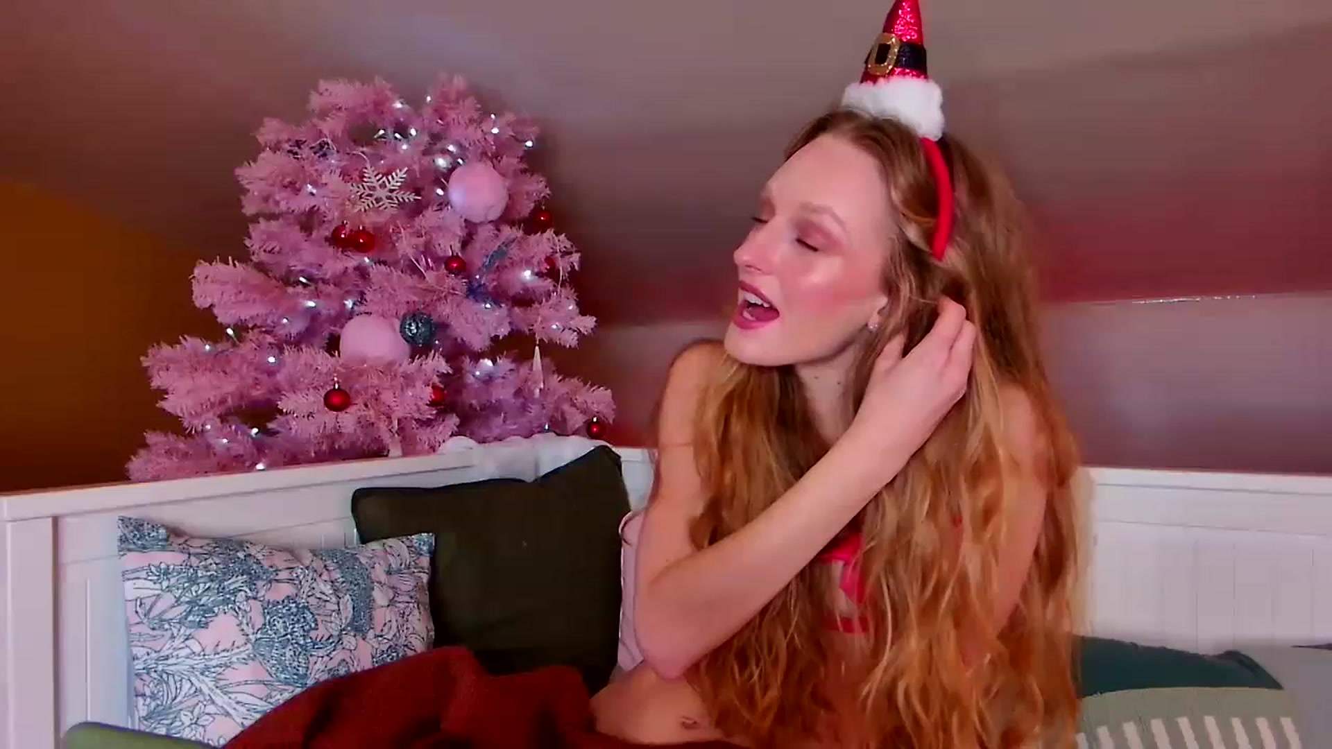 Gallery image thumbnail from Kinkywander's myfreecams stream on, 12/10/2022, 18:21 image 2 of 20