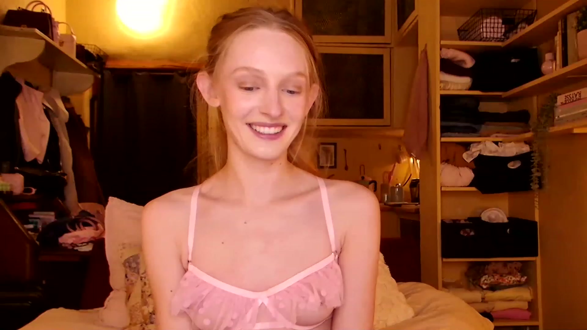 Gallery image thumbnail from Kinkywander's myfreecams stream on, 03/25/2023, 20:50 image 13 of 20