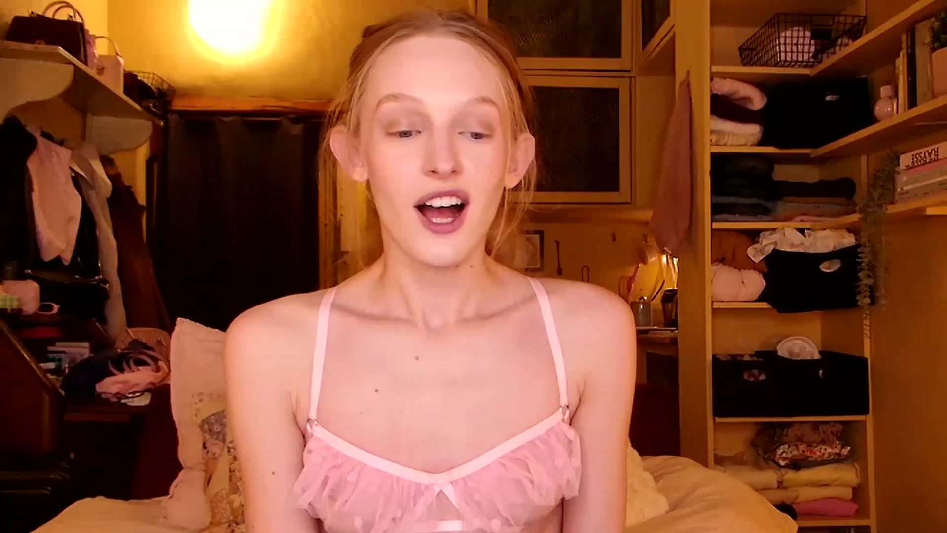 Gallery image thumbnail from Kinkywander's myfreecams stream on, 03/25/2023, 20:50 image 11 of 20