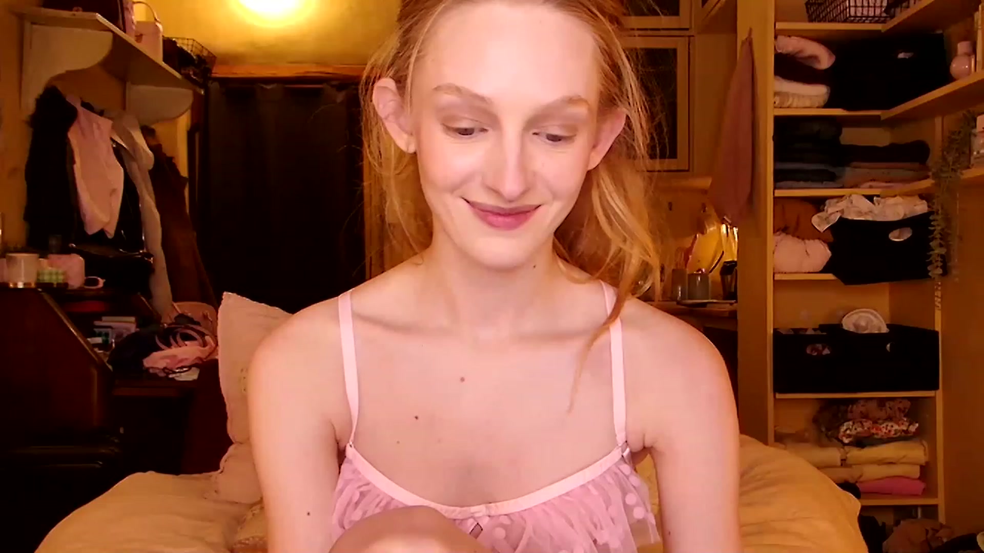 Gallery image thumbnail from Kinkywander's myfreecams stream on, 03/25/2023, 21:39 image 16 of 20