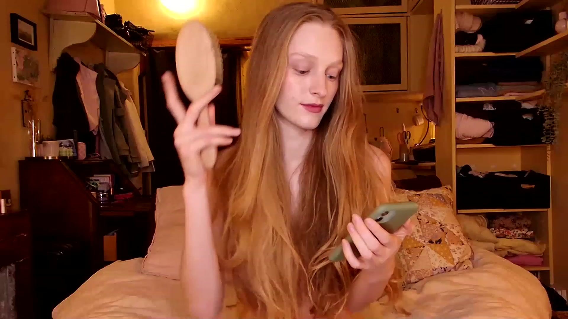 Gallery image thumbnail from Kinkywander's myfreecams stream on, 04/02/2023, 21:03 image 3 of 20