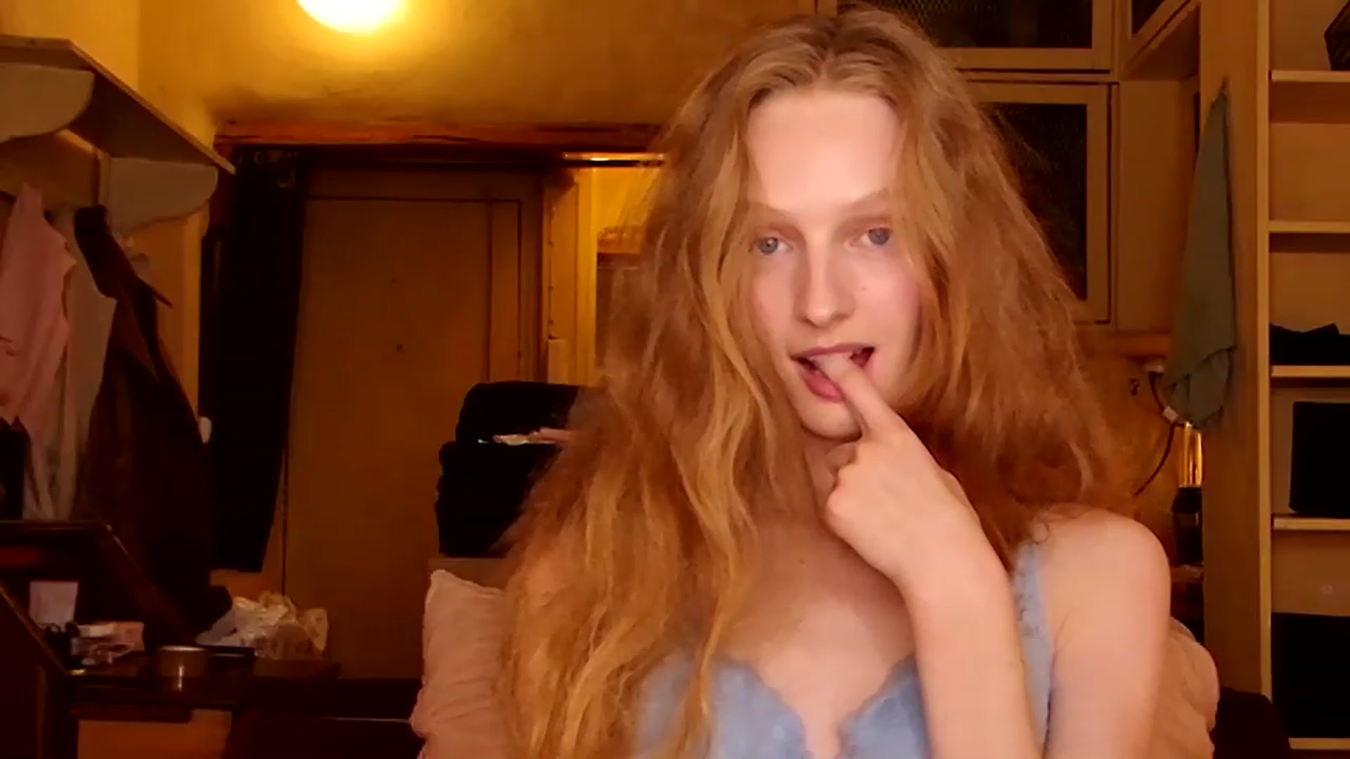 Gallery image thumbnail from Kinkywander's myfreecams stream on, 04/23/2023, 16:58 image 10 of 20