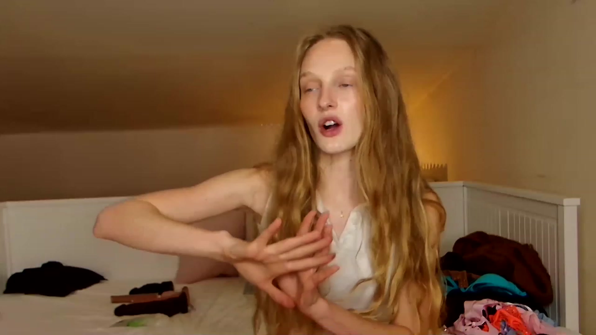 Gallery image thumbnail from Kinkywander's myfreecams stream on, 05/06/2023, 19:33 image 2 of 20