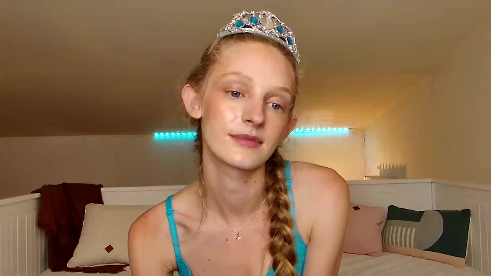 Gallery image thumbnail from Kinkywander's myfreecams stream on, 06/03/2023, 21:17 image 3 of 20