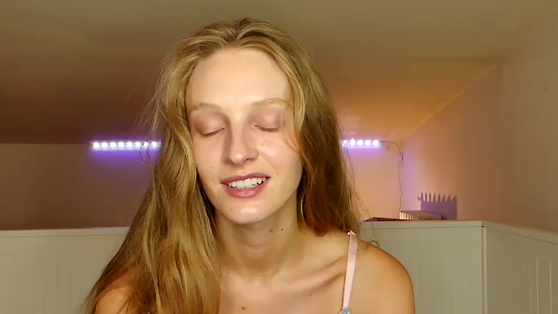 Gallery image thumbnail from Kinkywander's myfreecams stream on, 06/24/2023, 21:22 image 8 of 20