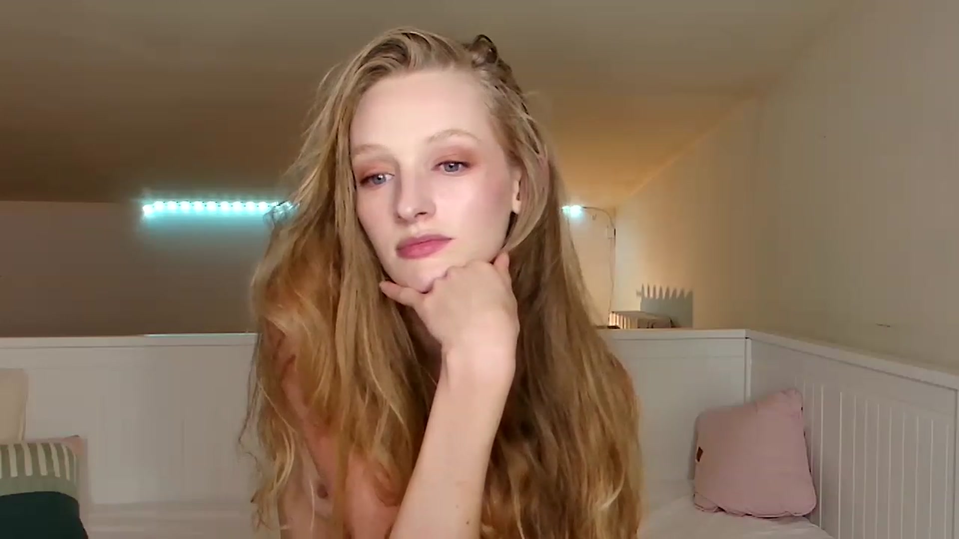 Gallery image thumbnail from Kinkywander's myfreecams stream on, 07/02/2023, 21:34 image 17 of 20