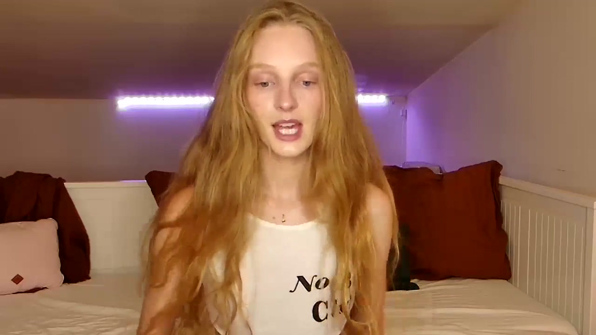 Gallery image thumbnail from Kinkywander's myfreecams stream on, 09/17/2023, 18:43 image 14 of 20