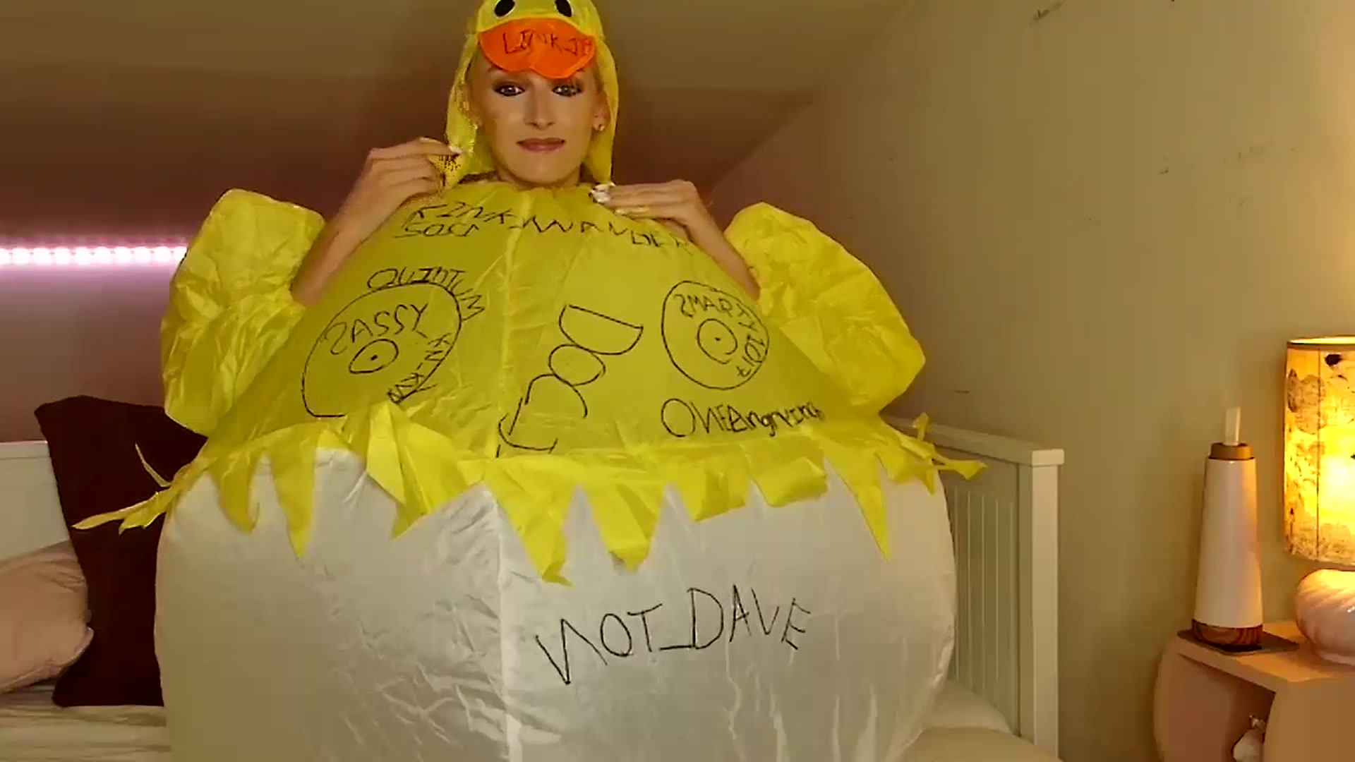 Gallery image thumbnail from Kinkywander's myfreecams stream on, 10/22/2023, 20:12 image 3 of 20