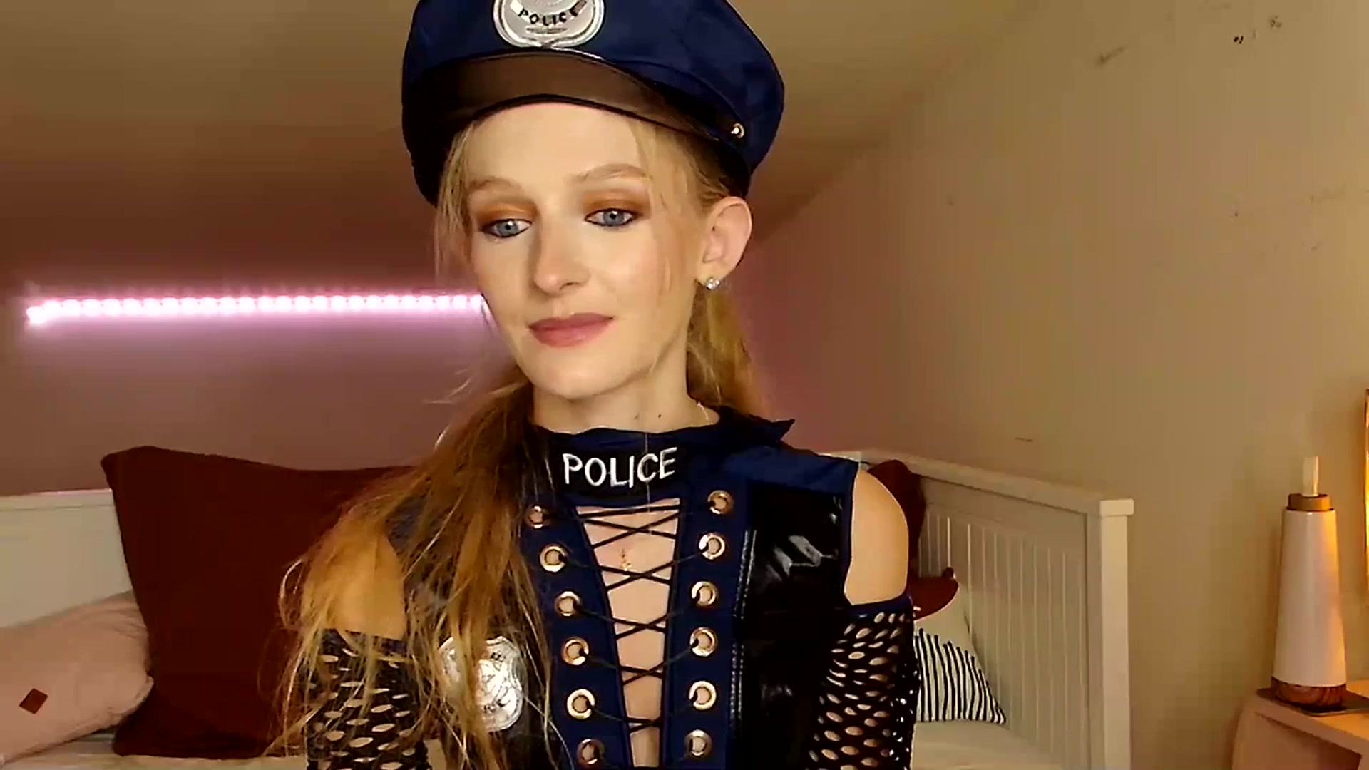 Gallery image thumbnail from Kinkywander's myfreecams stream on, 10/22/2023, 21:01 image 14 of 20