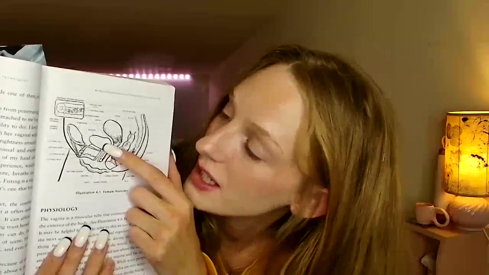 Gallery image thumbnail from Kinkywander's myfreecams stream on, 10/28/2023, 20:11 image 7 of 20