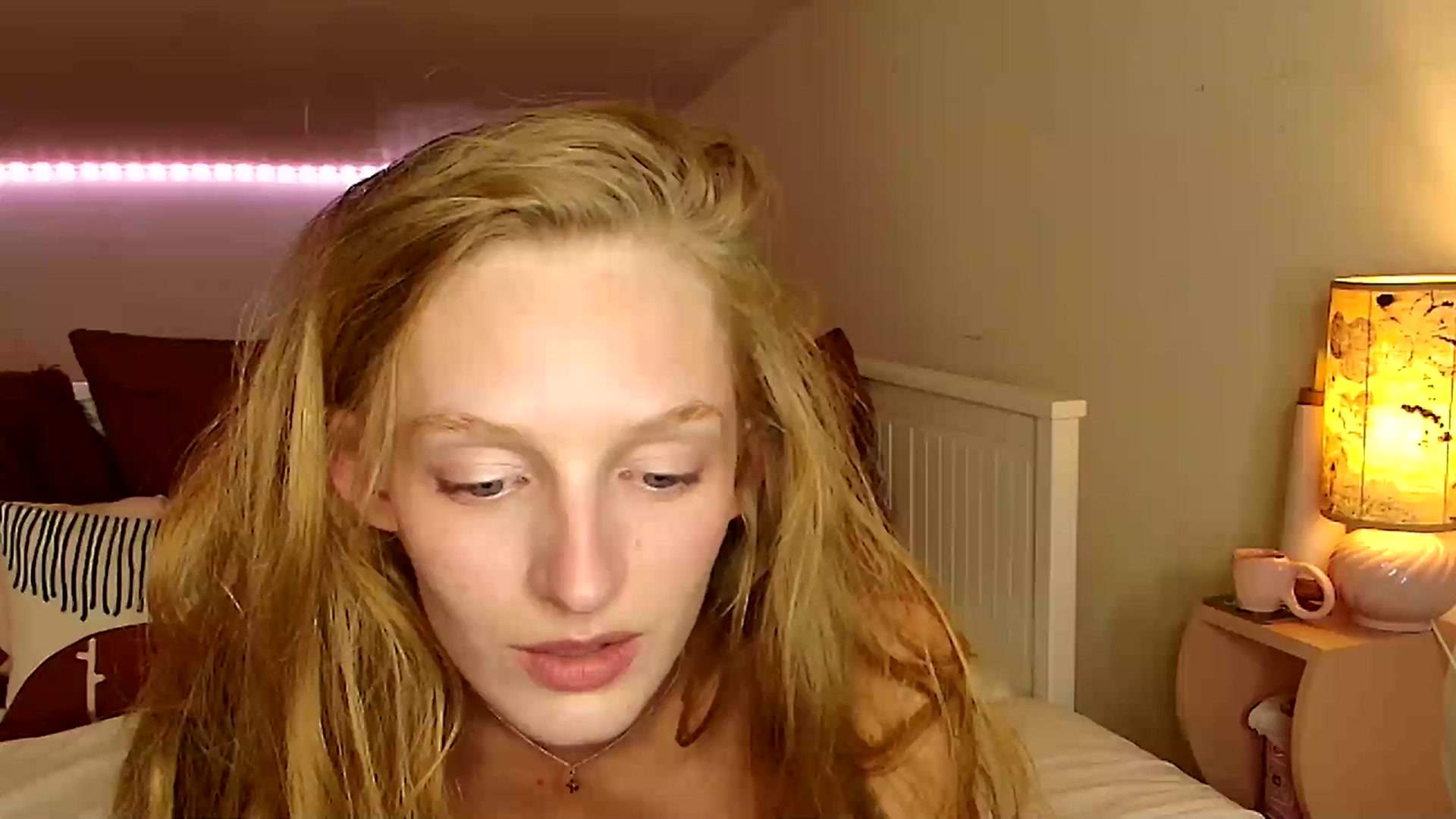 Gallery image thumbnail from Kinkywander's myfreecams stream on, 10/28/2023, 20:35 image 4 of 20