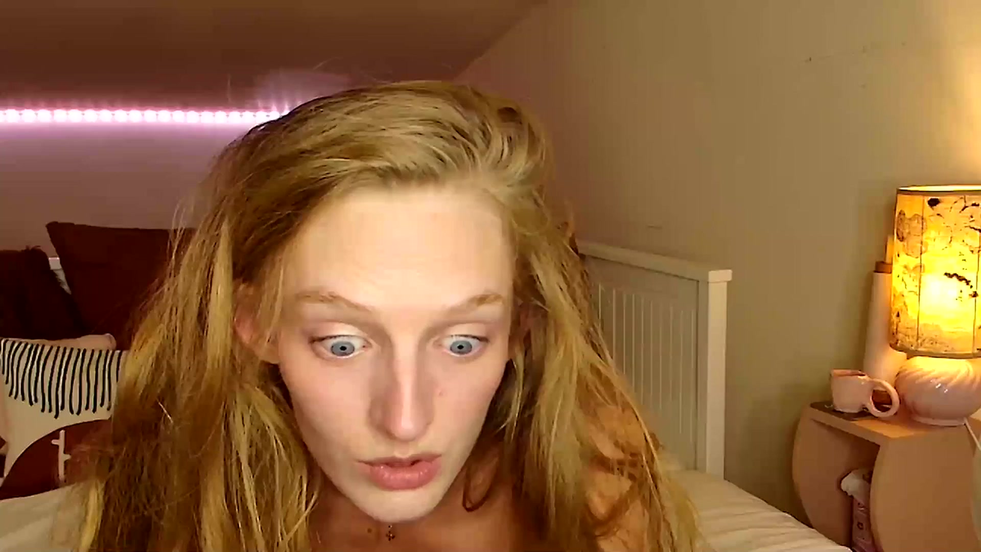 Gallery image thumbnail from Kinkywander's myfreecams stream on, 10/28/2023, 20:35 image 3 of 20
