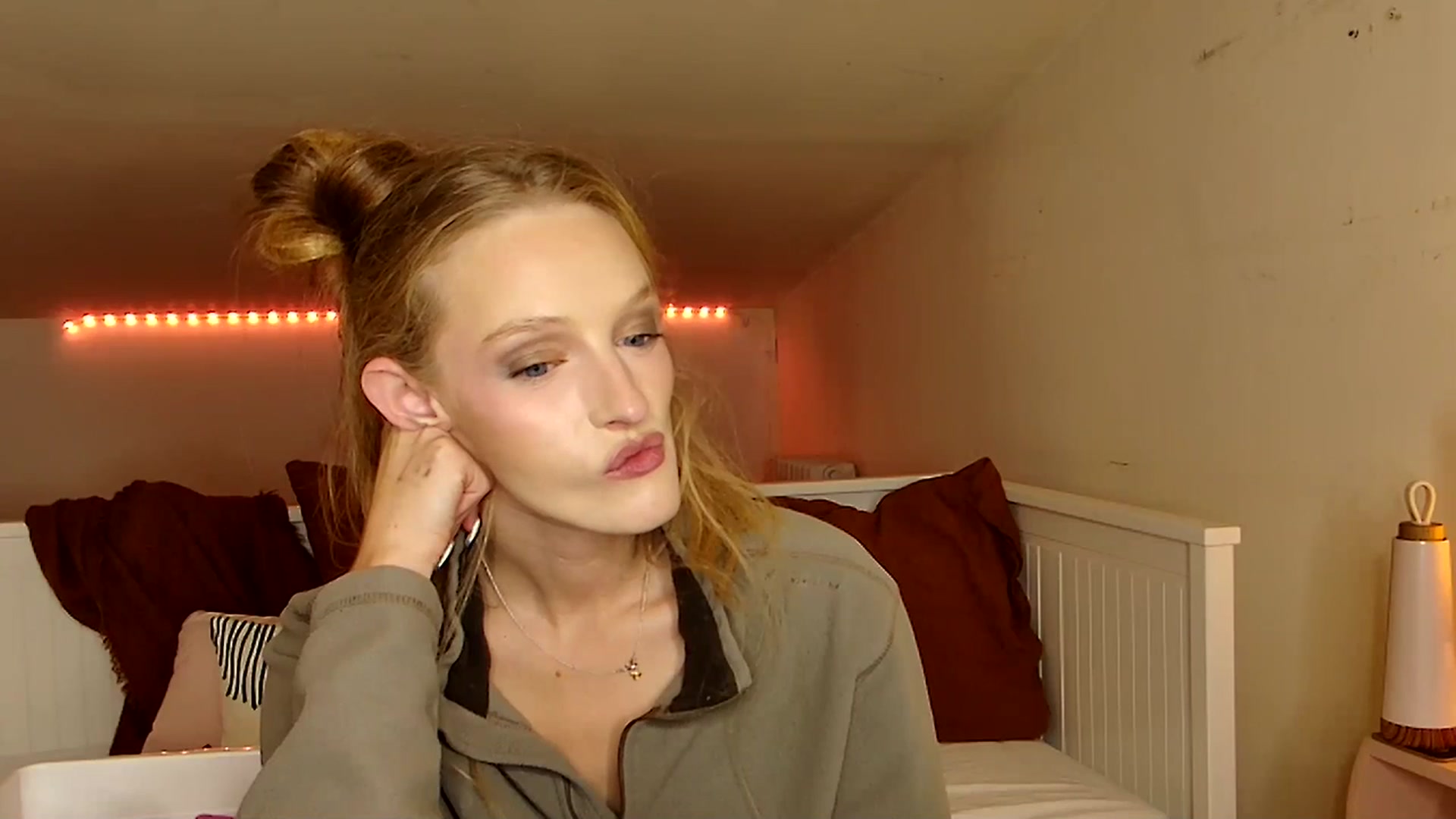 Gallery image thumbnail from Kinkywander's myfreecams stream on, 10/29/2023, 20:09 image 2 of 20