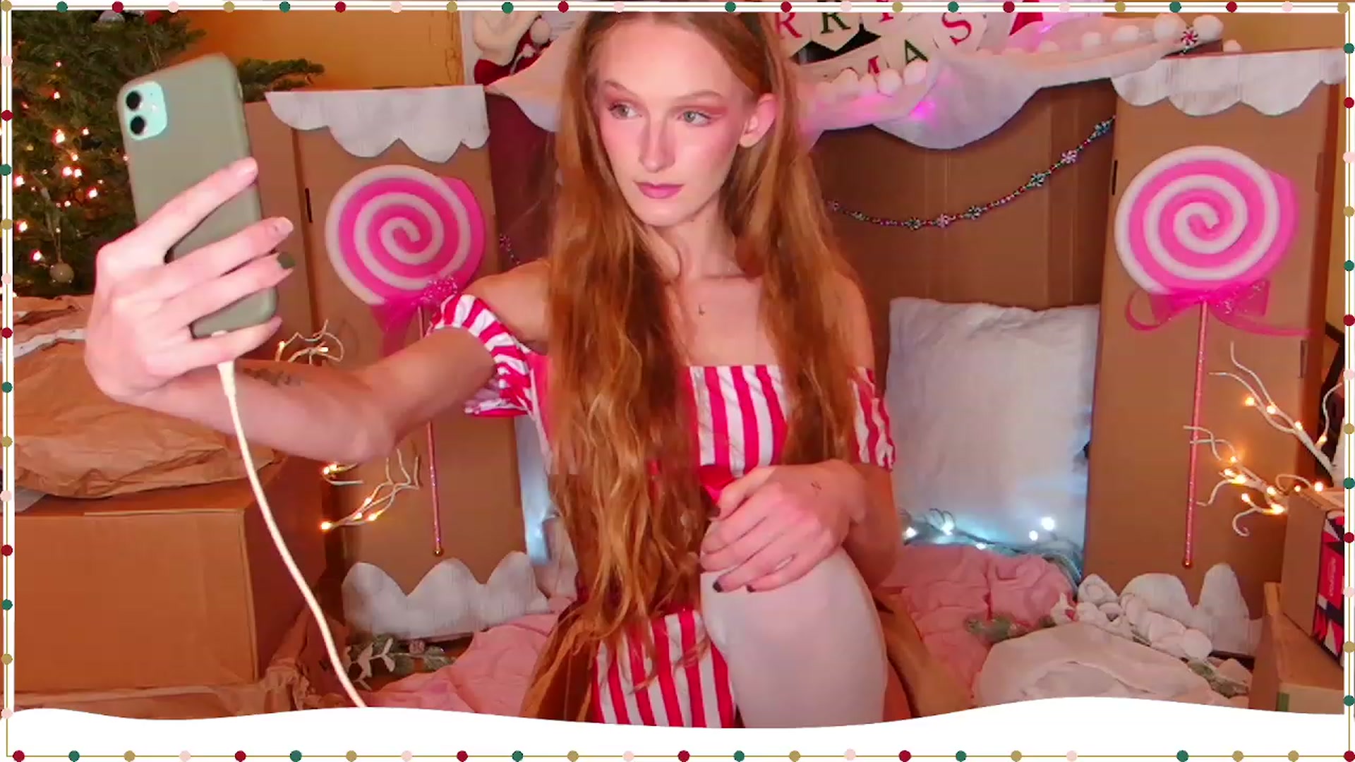 Gallery image thumbnail from Kinkywander's myfreecams stream on, 12/17/2023, 21:20 image 3 of 20