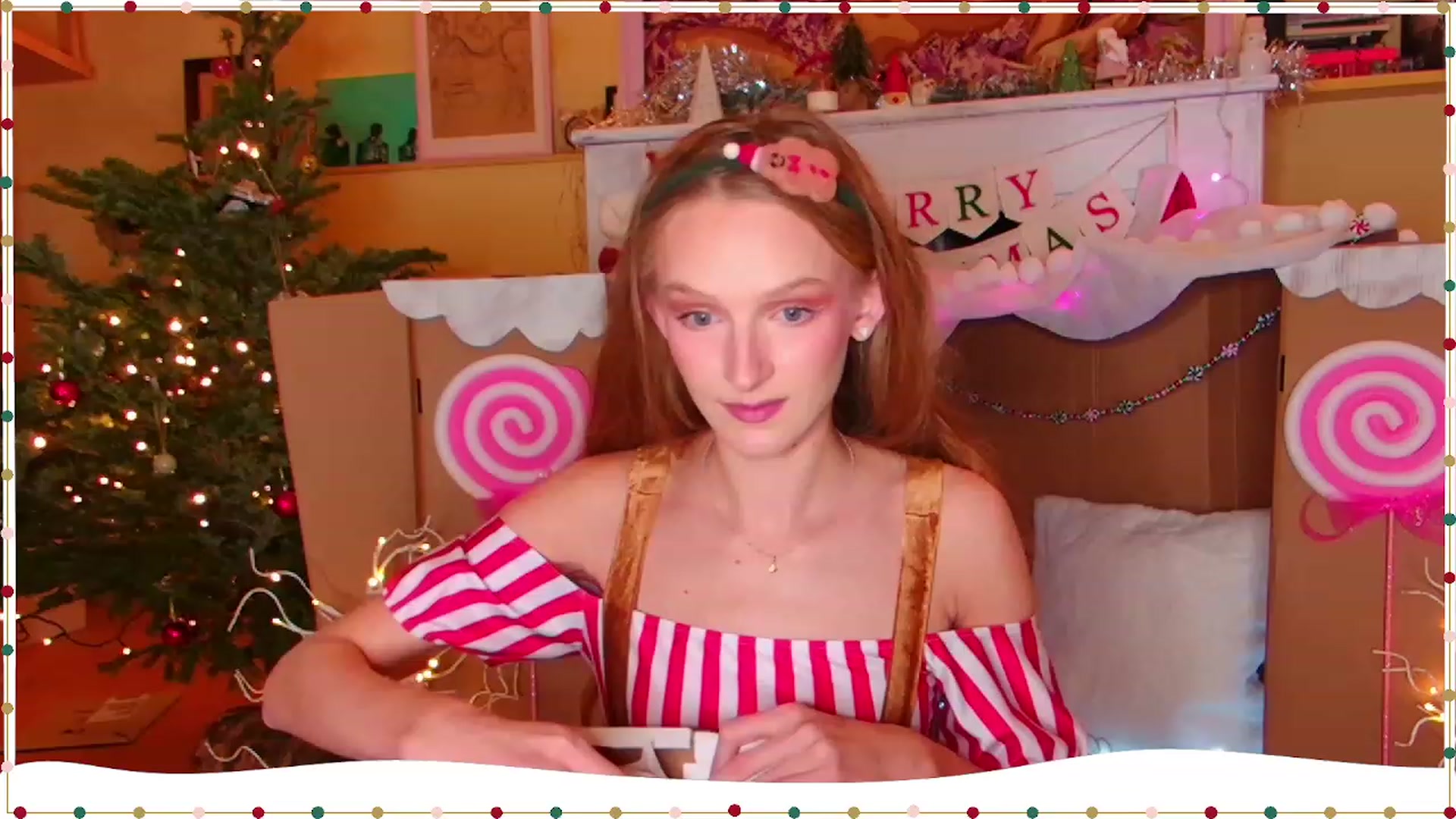 Gallery image thumbnail from Kinkywander's myfreecams stream on, 12/17/2023, 21:20 image 15 of 20